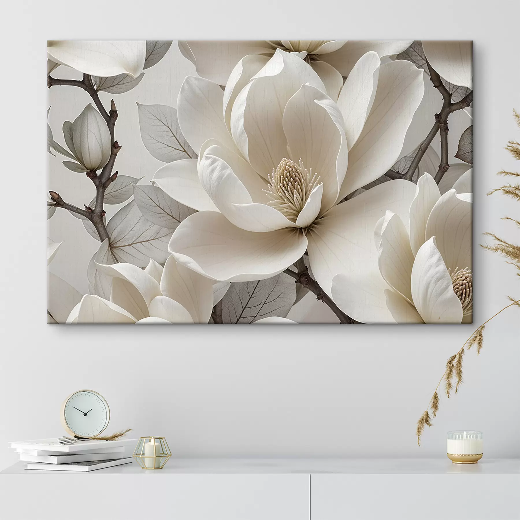 Fototapetai Balta magnolijos gėlė su švelniais žiedlapiais, apsuptais žaliais lapais šviesiame fone s39527