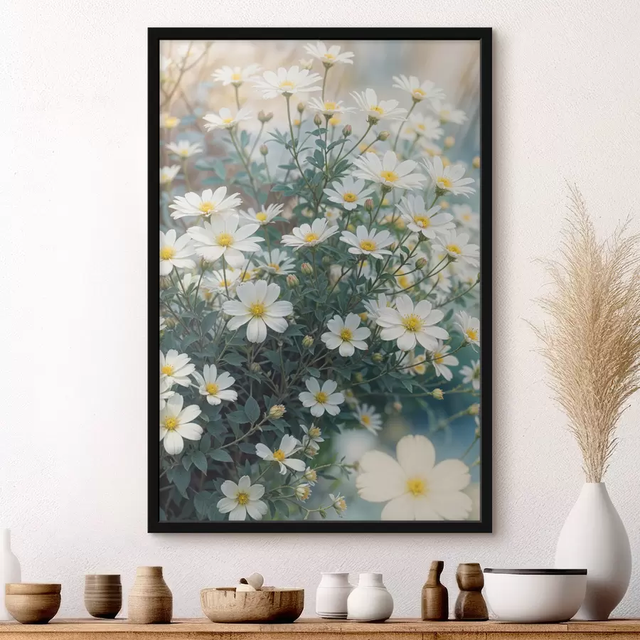 Fototapetai Baltų ramunėlių žiedų laukas su žalia lapija neryškiame fone f40413