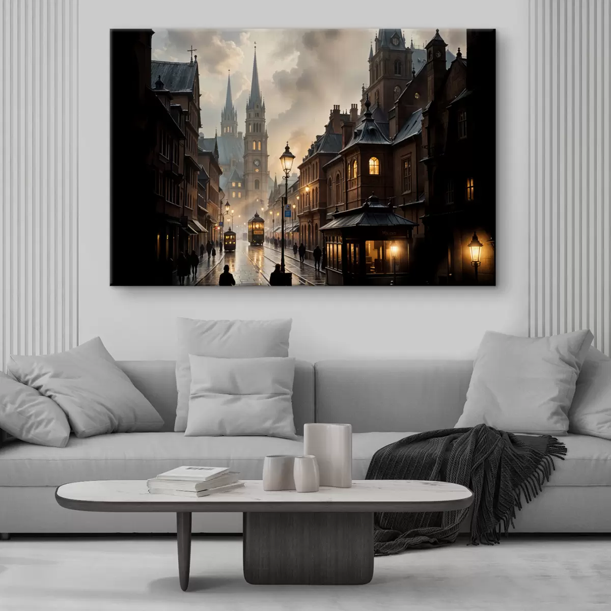 Paveikslėlis Lietingas vakaras sename Europos mieste su grindinio gatvėmis, istoriniais pastatais ir pravažiuojančiu tramvajumi s40604