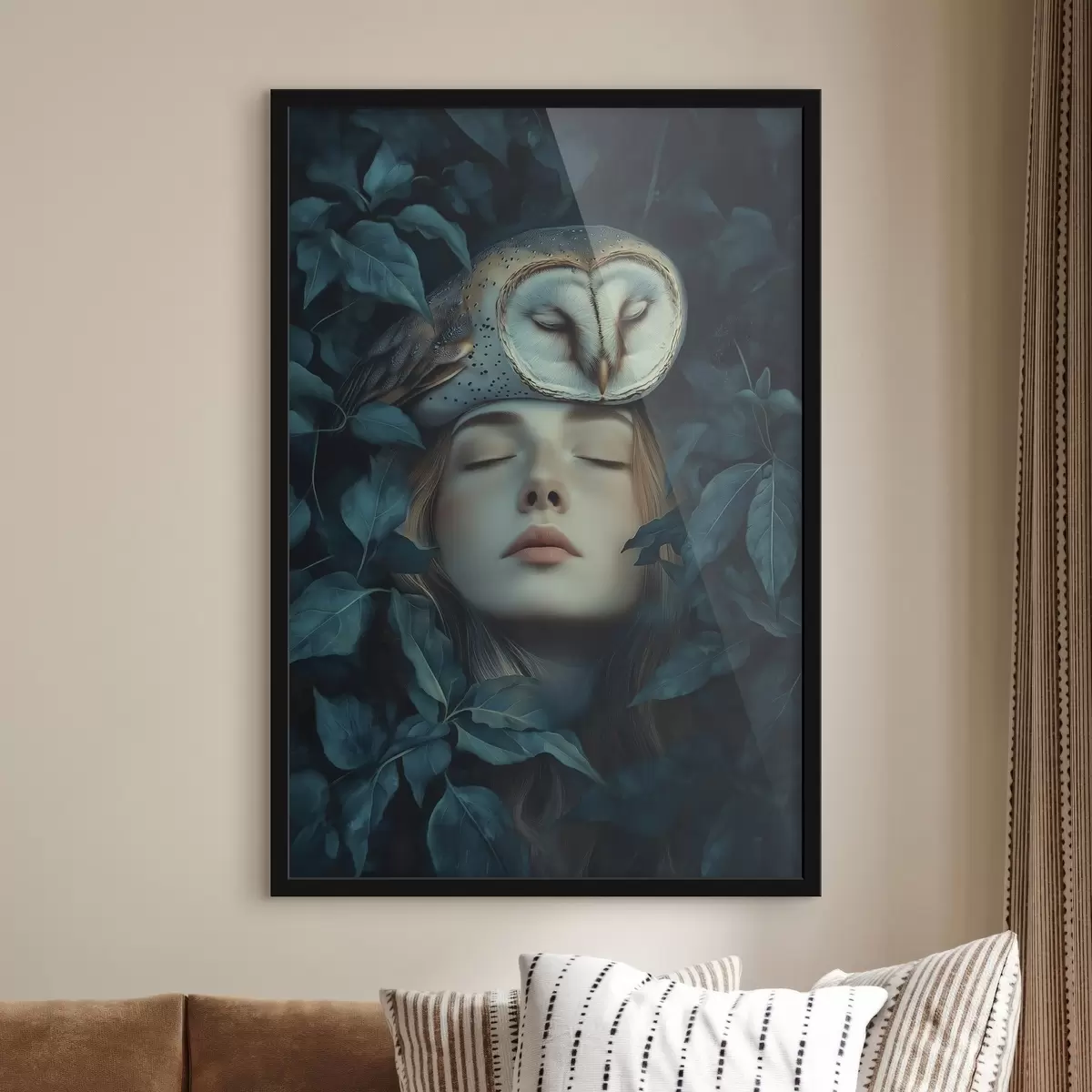 Plakatas Moteris su pelėda žaliuose lapuose, ramus, gamta f41445