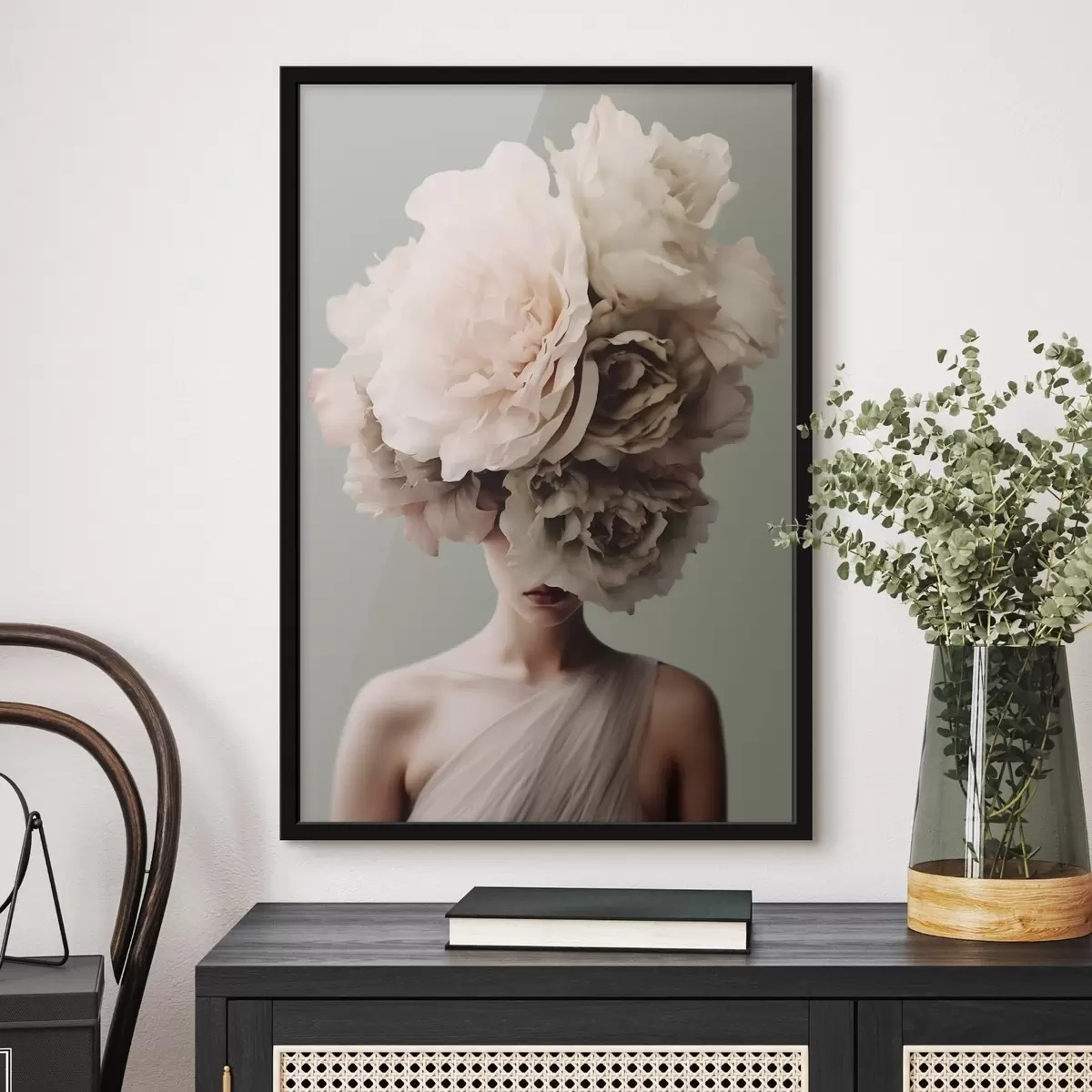 Plakatas Moteris su didelėmis gėlėmis ant galvos, slepianti veidą f41483