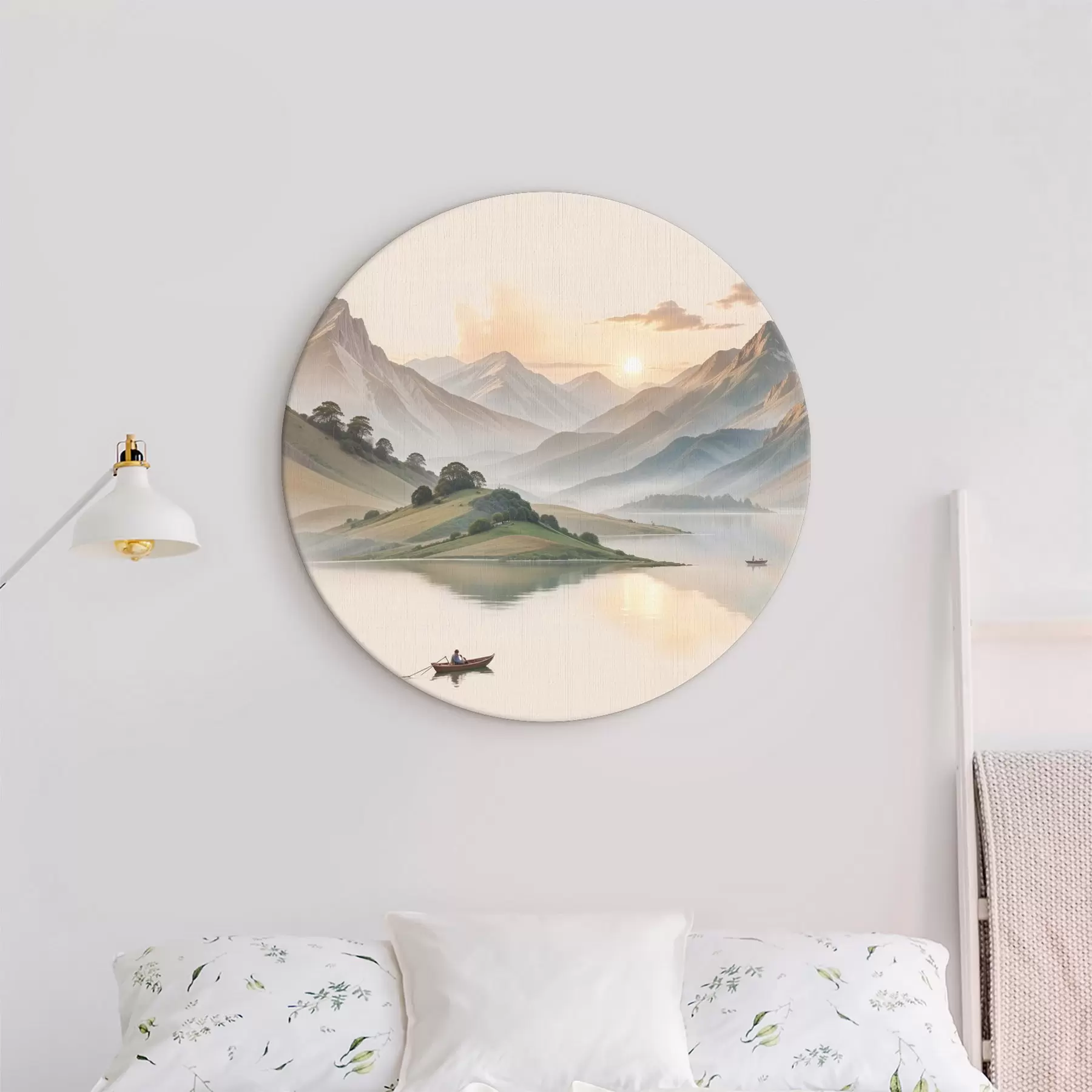 Paveikslėlis Ramus kraštovaizdis su ežeru, atspindinčiu kalnus fone su maža valtimi ant ramaus vandens r40391