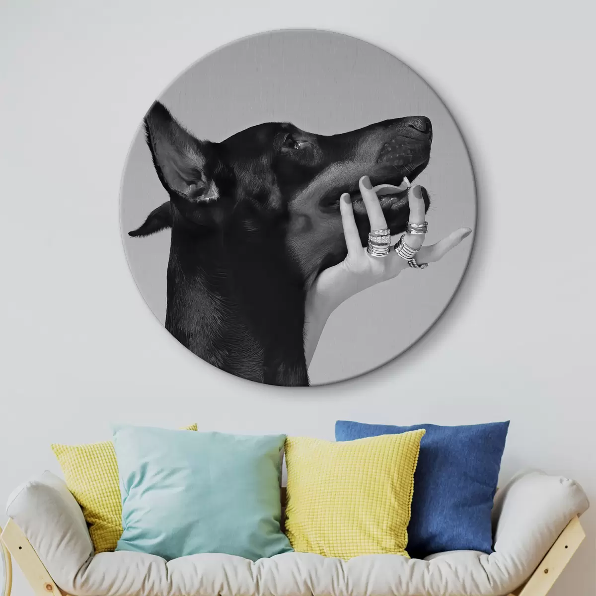 Apvalūs paveikslai Juodai baltas dobermanas su aukšta nosimi r36178