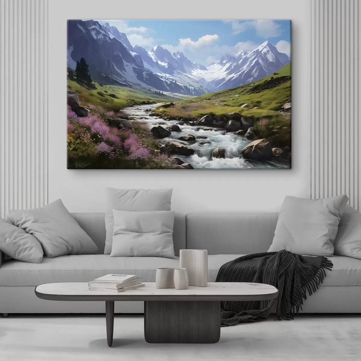 Paveikslėlis Kalnų kraštovaizdis su tekančiu upeliu, žydinčiomis pievomis ir snieguotomis viršūnėmis horizonte po skaisčiai mėlynu dangumi. s42563