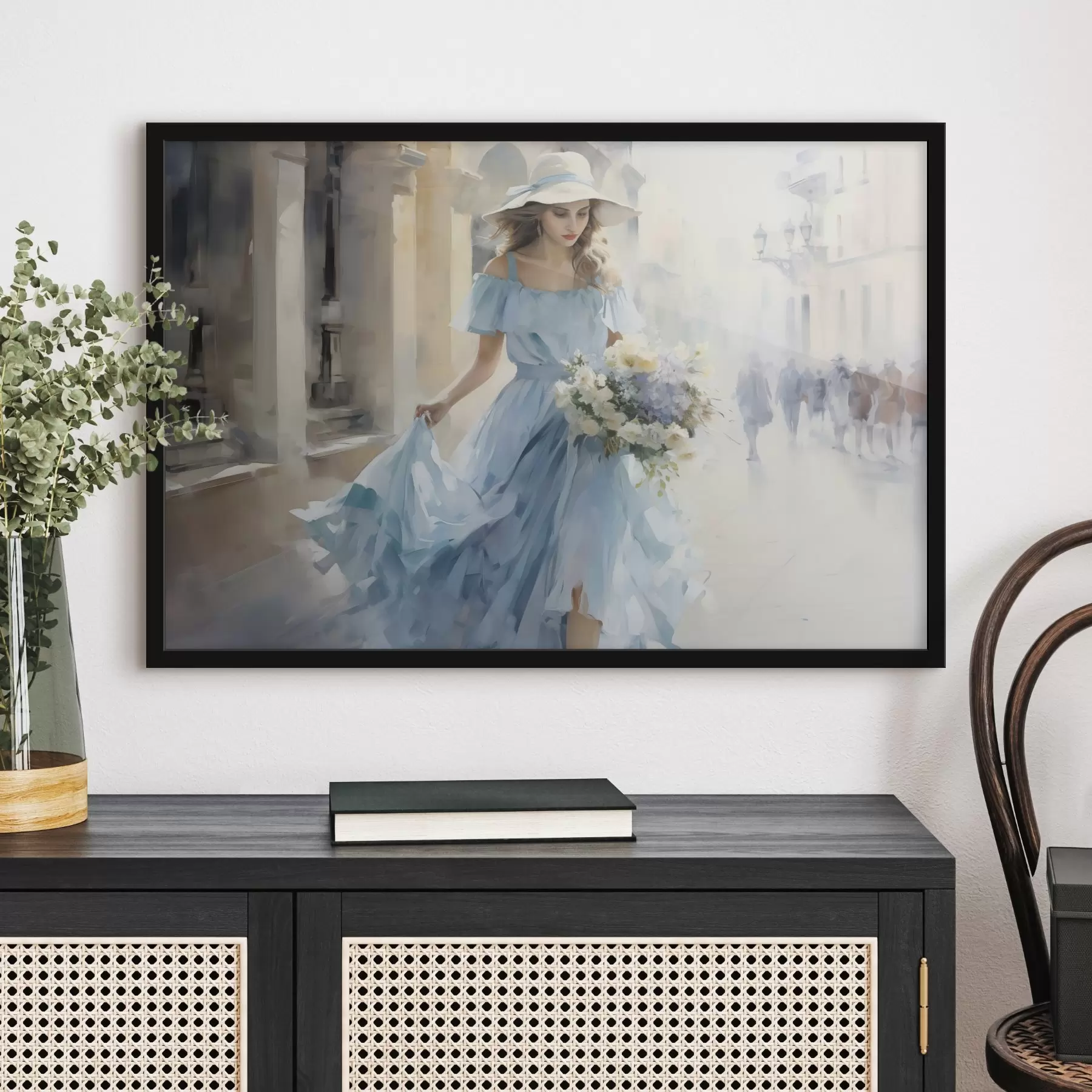 Fototapetai Elegantiška mergina su šviesiai mėlyna suknele ir skrybėlaite vaikšto po miestą, laikydama gėlių puokštę, lengva ir romantiška nuotaika. f42580