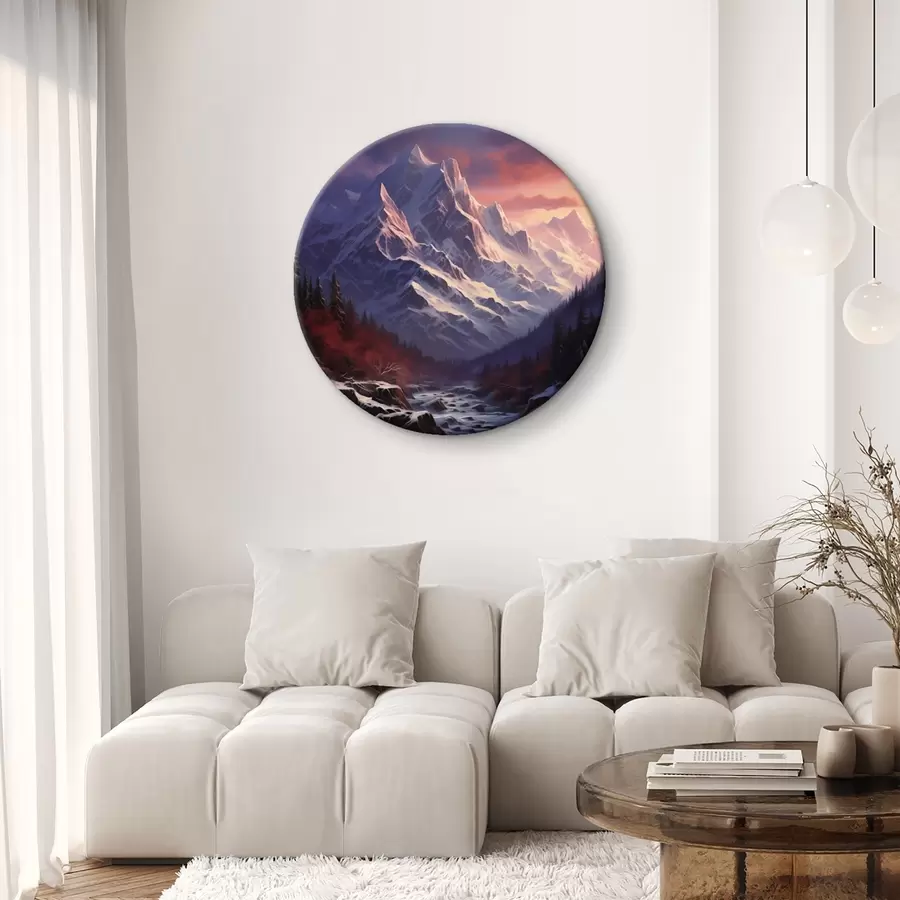 Paveikslėlis Įspūdingas kalnų kraštovaizdis saulėlydžio metu su snieguotomis viršūnėmis, tamsiais pušynais ir švelniais rausvai violetiniais atspalviais danguje r42566