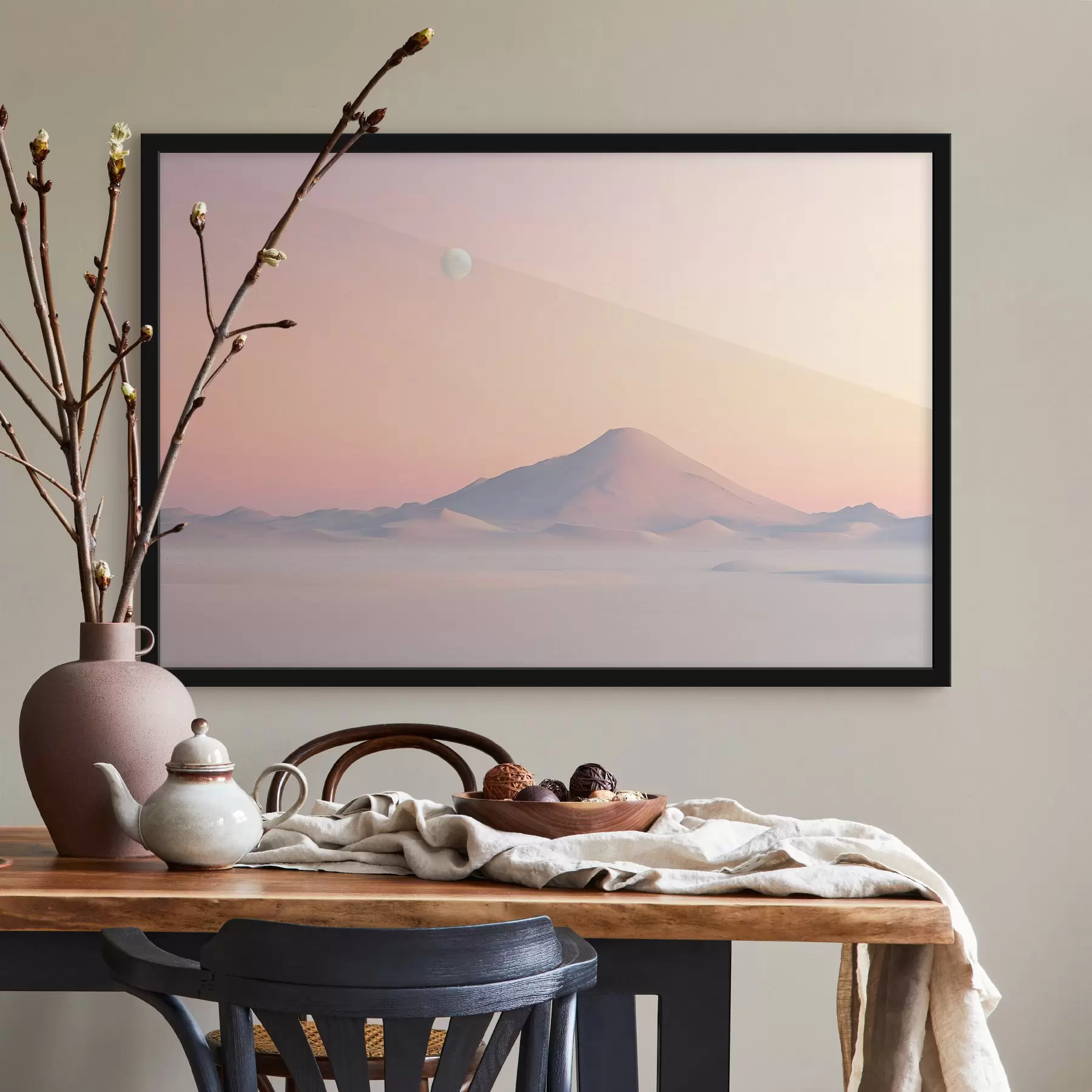 Paveikslėlis Didelis kalnas su švelniu nuolydžiu švelniomis pastelinėmis spalvomis, danguje matomas blyškus mėnulis f42718