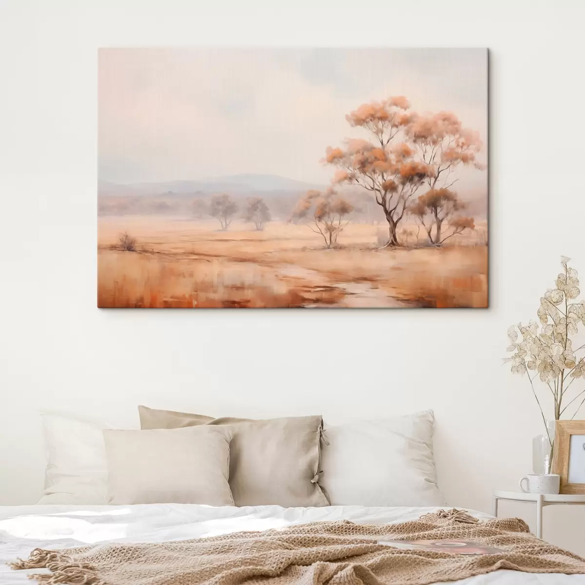 Paveikslėlis Laukas su oranžine žole ir keliais medžiais su oranžiniais lapais, fone - kalnai su debesuotu dangumi s44927