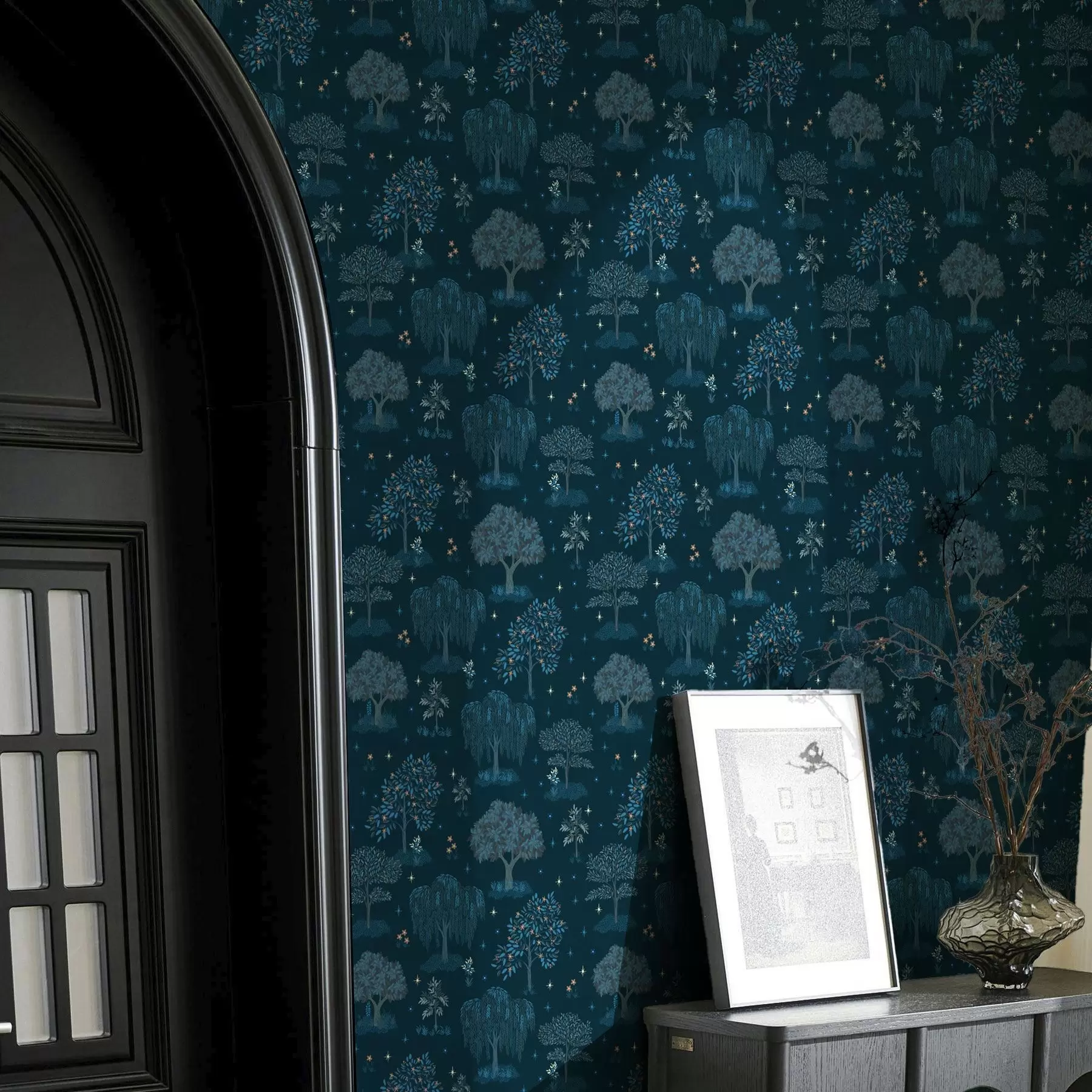 Fototapetai Pasakų naktinis miškas su žvaigždėmis ir dekoratyviniais medžiais a00248 - Uwalls.lt Fototapetai Pasakų naktinis miškas su žvaigždėmis ir dekoratyviniais medžiais a00248