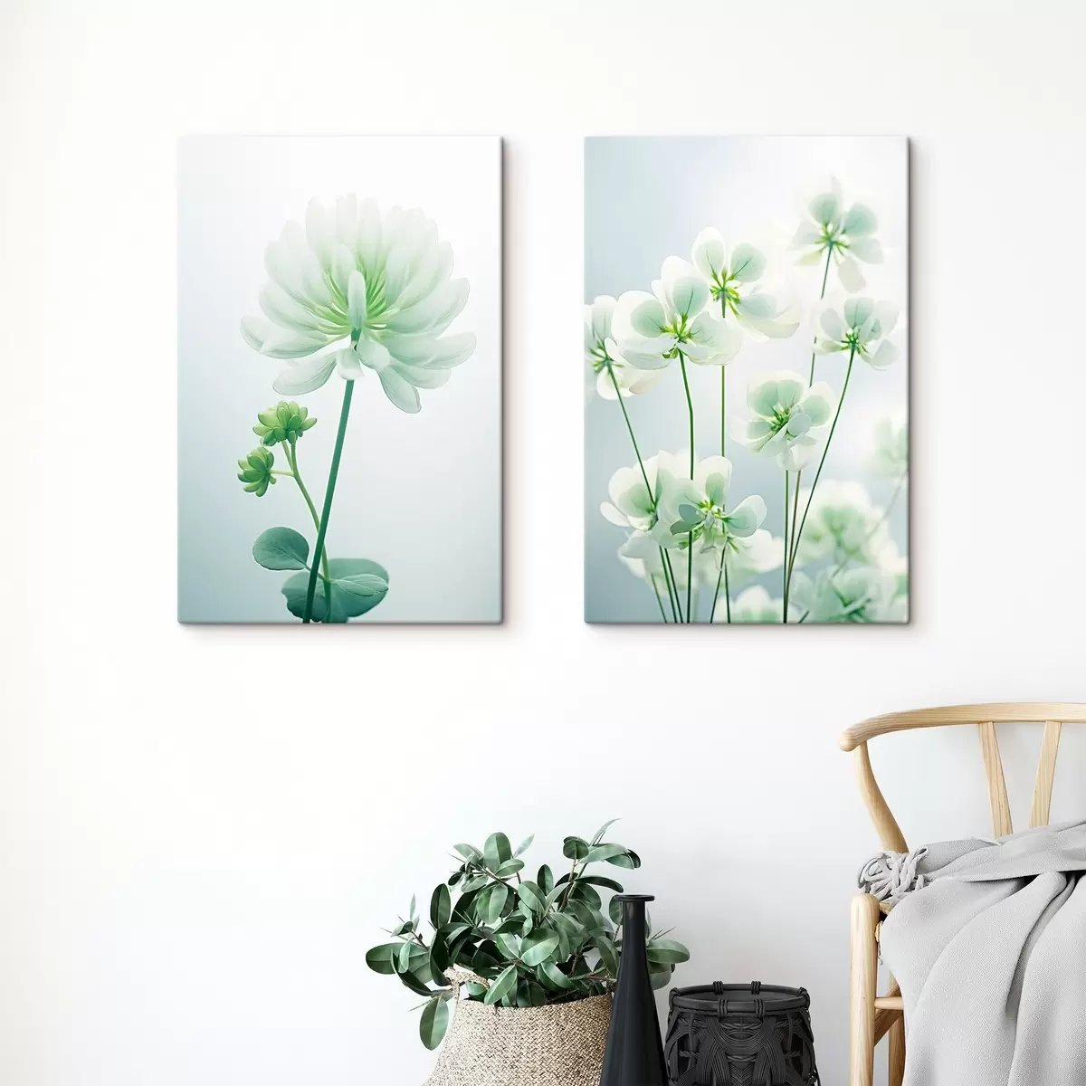 Paveikslėlis Baltų dobilų gėlės su žaliu stiebu ir lapais, minkštas apšvietimas, švarus fonas, minimalistinė kompozicija, botaninis m00520