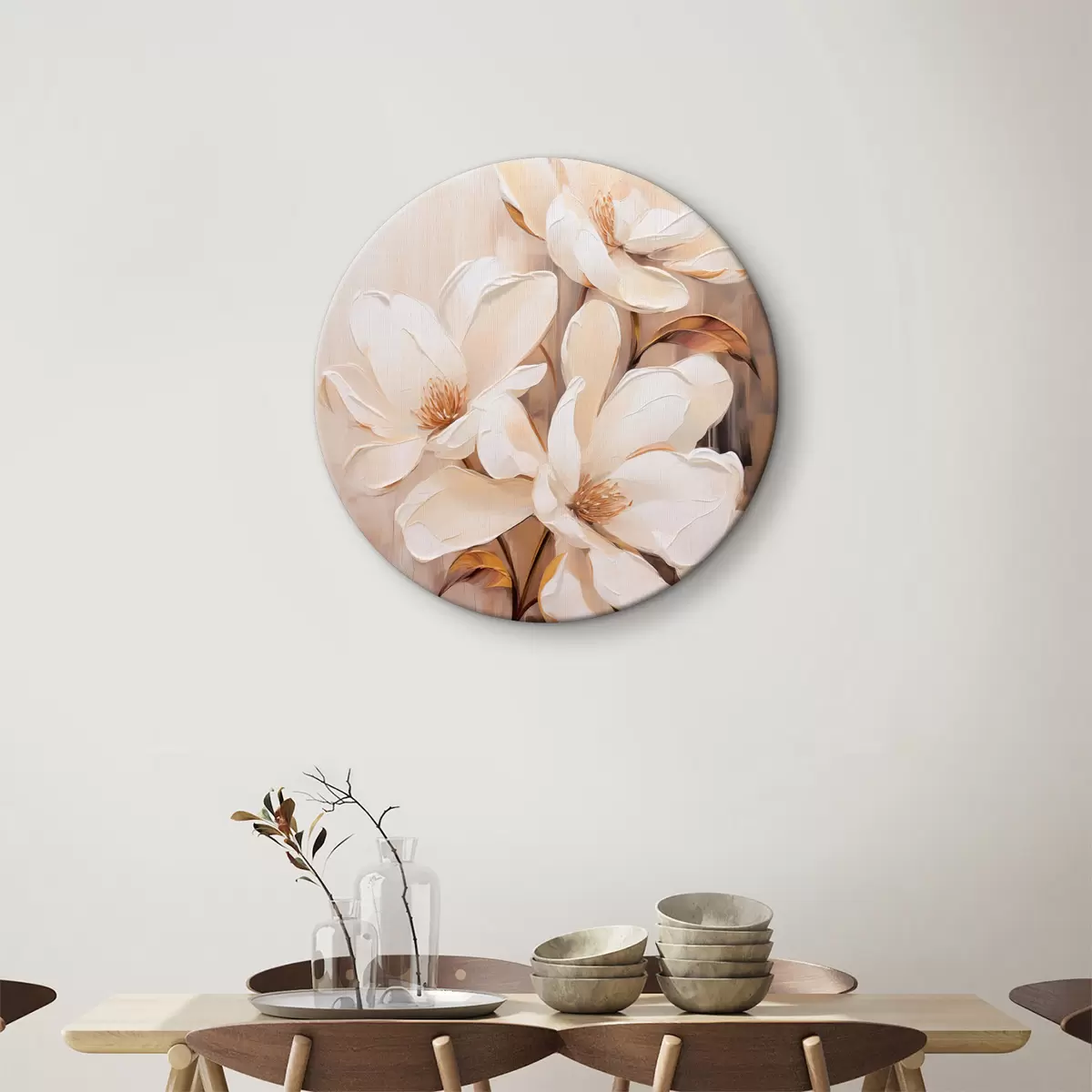 Apvalūs paveikslai Baltos magnolijos žiedai švelniame, neryškiame smėlio ir rudų tonų fone, elegantiška gėlių kompozicija r45571
