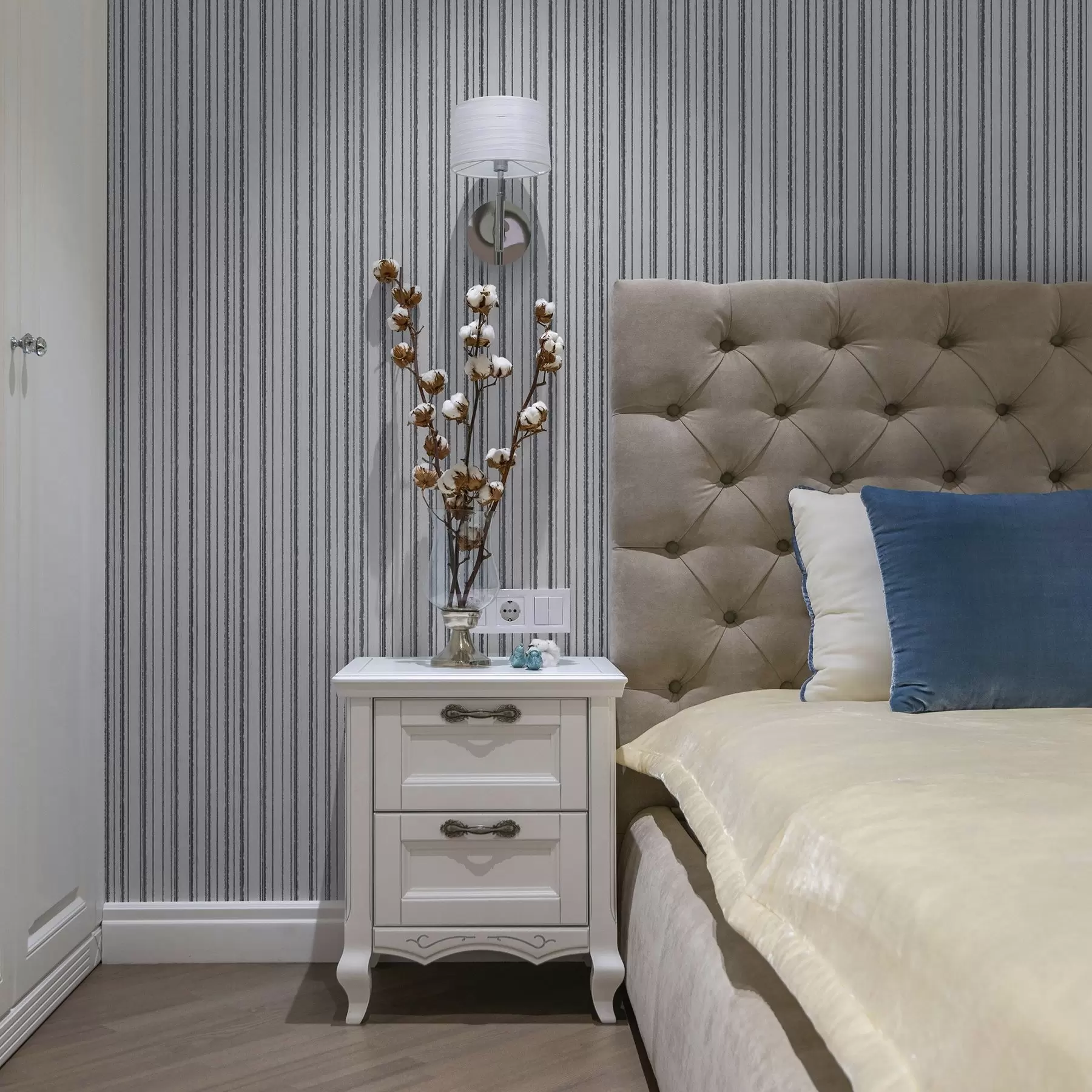 Fototapetai Pilkos vertikalios juostos baltame fone a00507