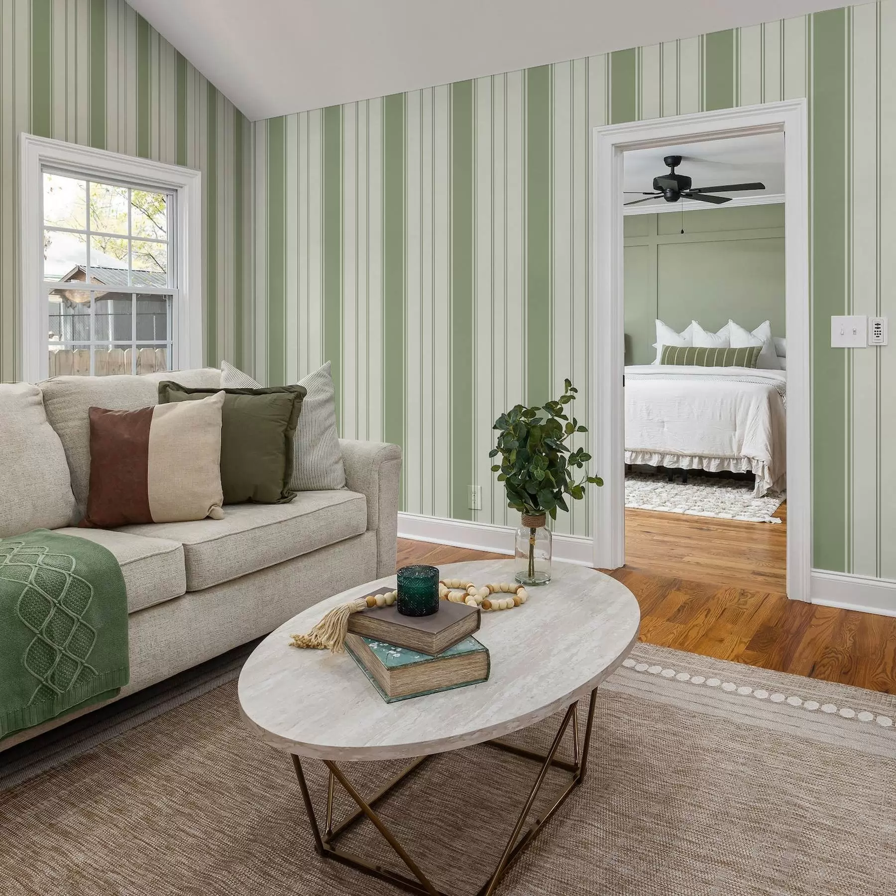 Fototapetai Kreminis fonas su plačiomis šviesiai žaliomis juostomis a00561