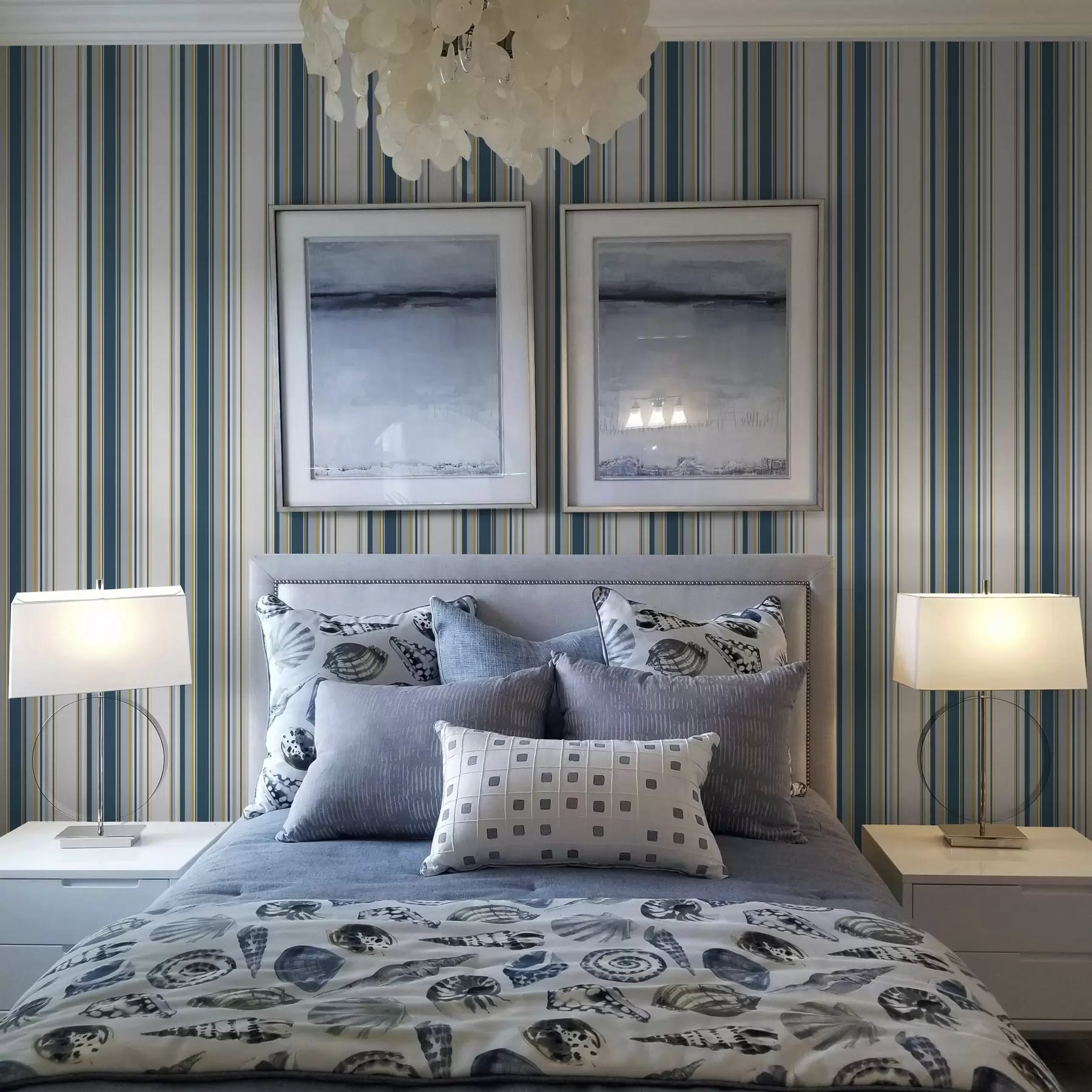 Fototapetai Kontrastingos mėlynos ir geltonos juostos baltame fone a00566