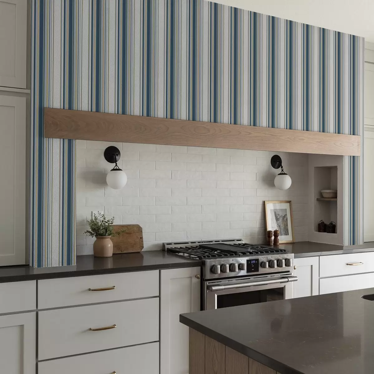 Tapetai Kontrastingos mėlynos ir geltonos juostos baltame fone a00566 Tapetai Kontrastingos mėlynos ir geltonos juostos baltame fone a00566