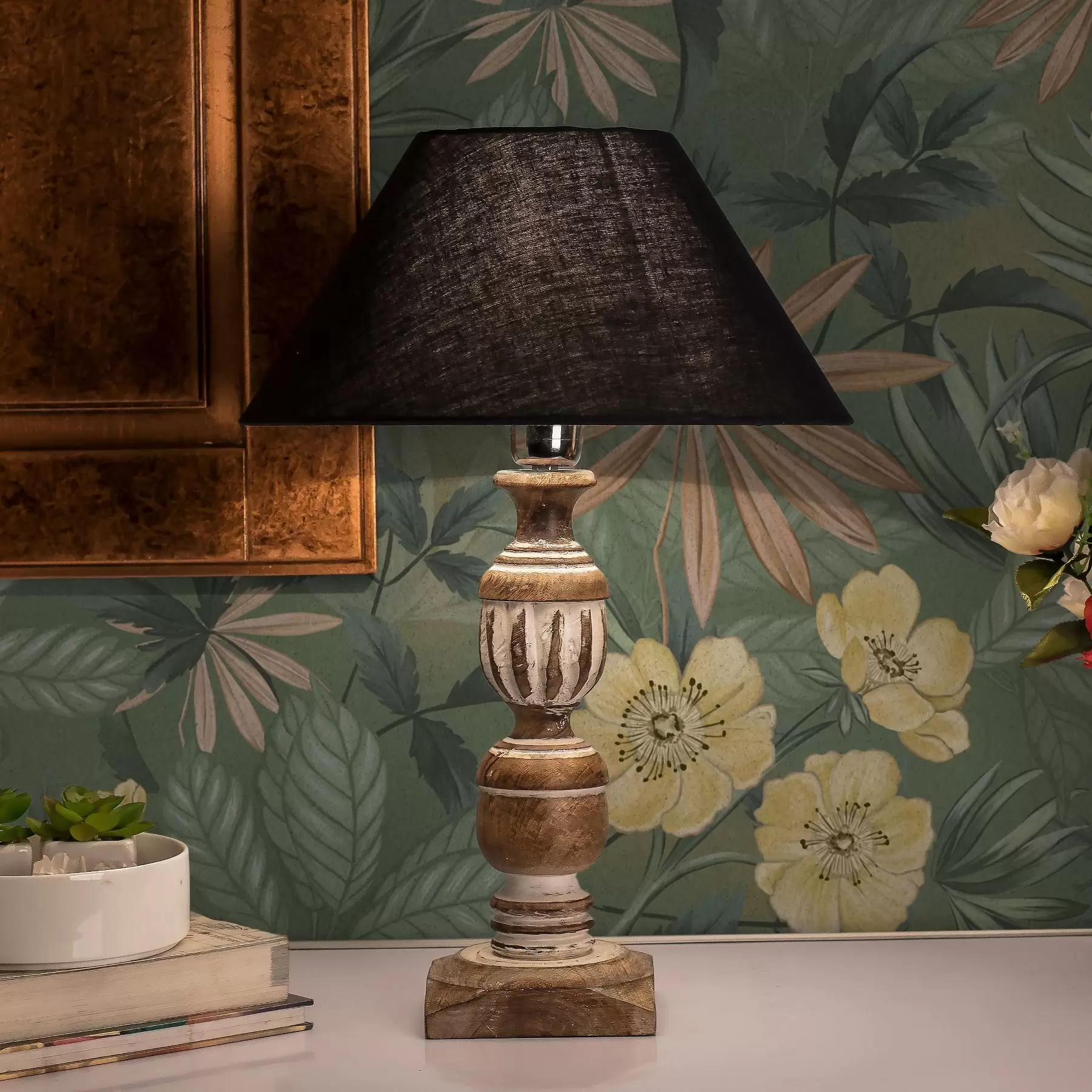 Fototapetai Geltonos gėlės tarp žalių lapų tekstūros a00718