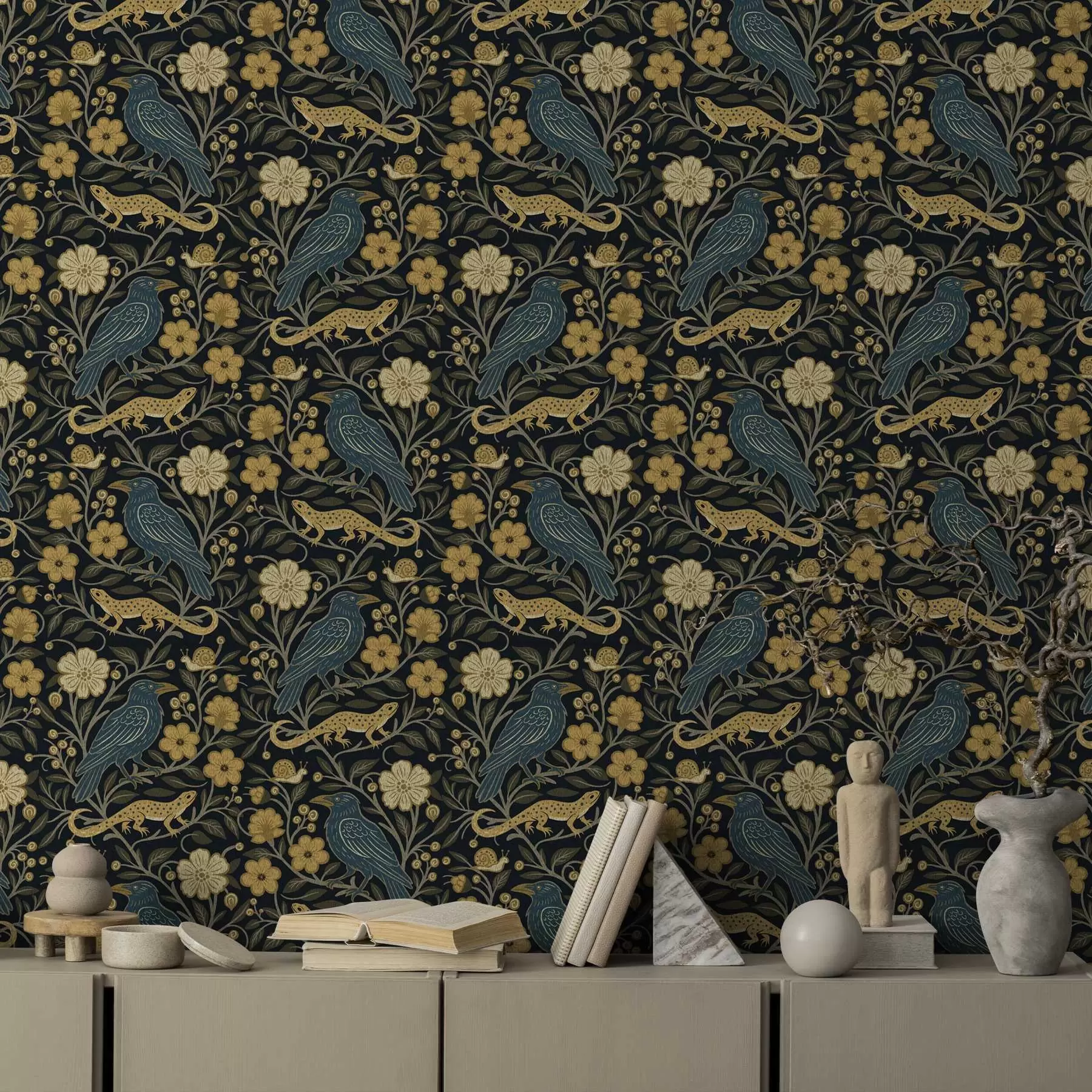 Fototapetai Paukščiai, driežai ir sraigės tarp gėlių ant tamsaus fono a00691