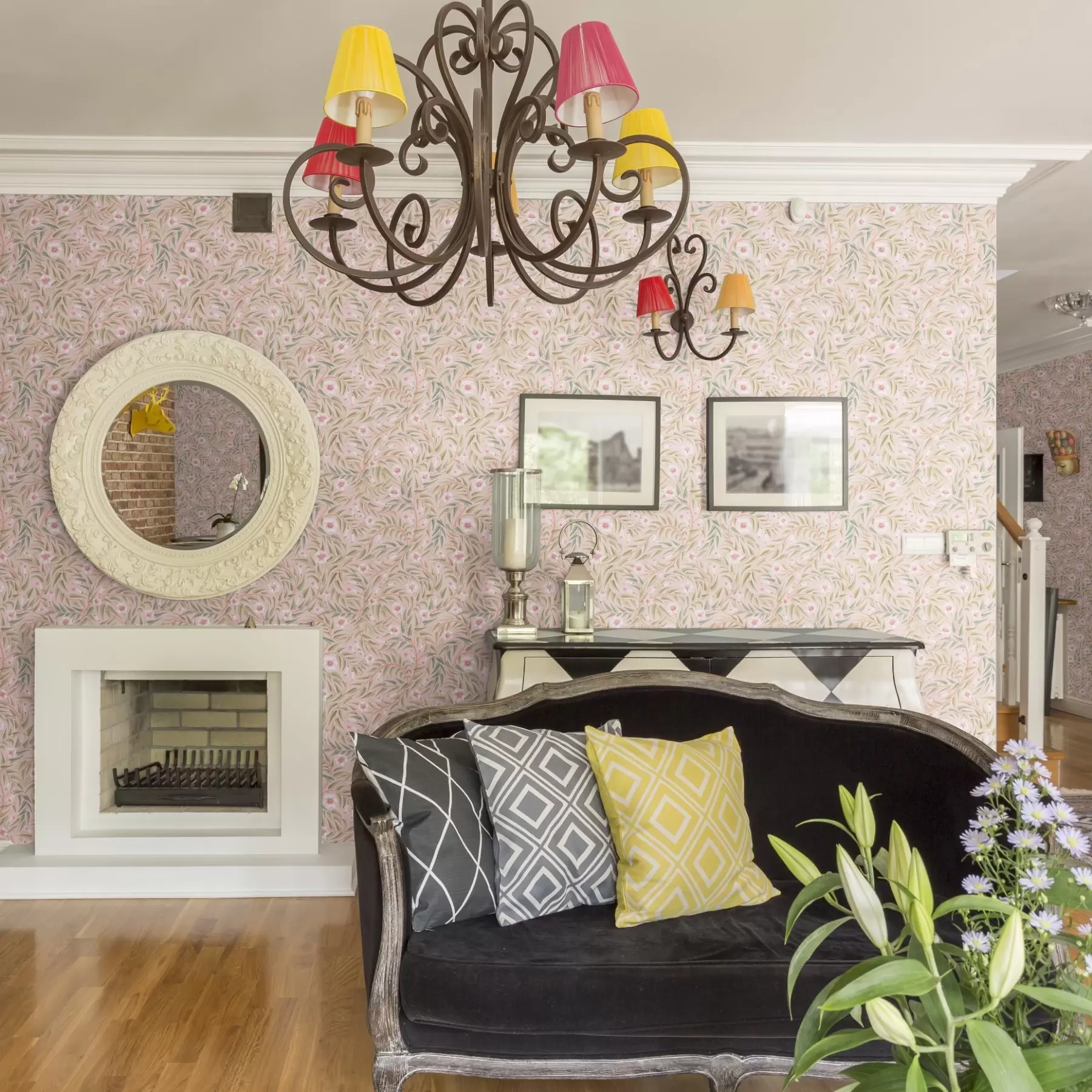 Fototapetai Subtilūs rožiniai žiedai ir švelnūs lapai ant pastelinio fono a00788