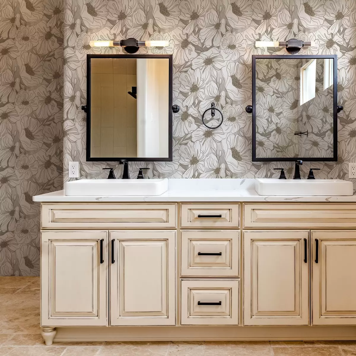 Tapetai Linijiniai gėlių motyvai monochrominėje smėlio-pilkos spalvų paletėje a00636