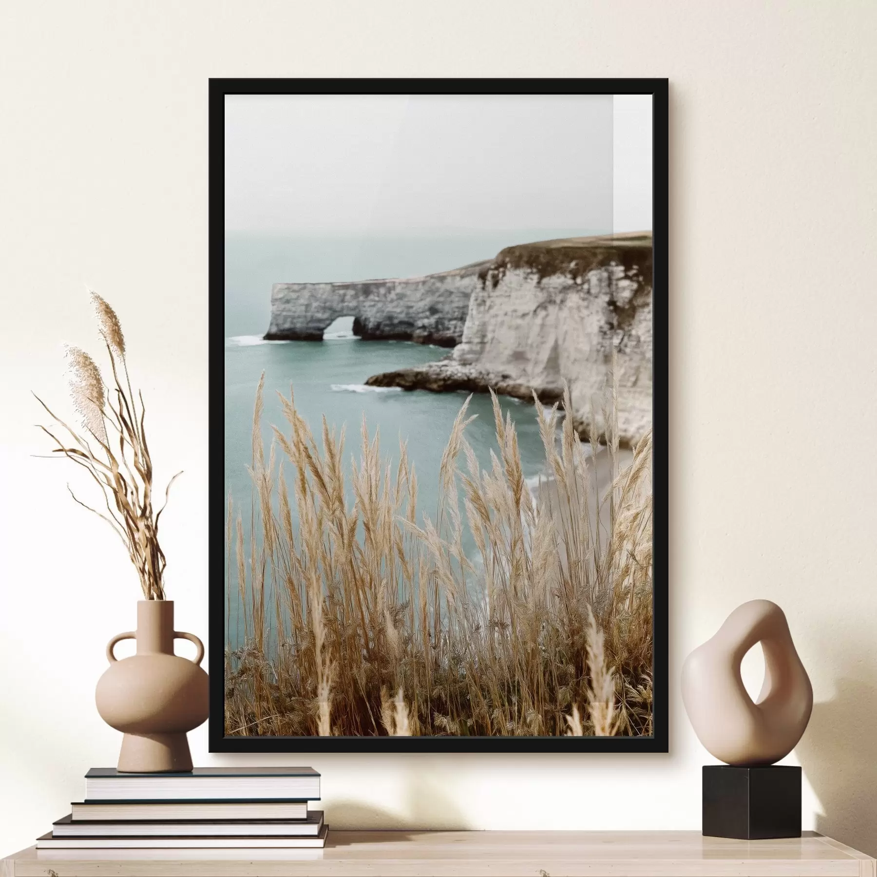 Fototapetai Pajūrio uolos su nendrėmis priešakyje f46141