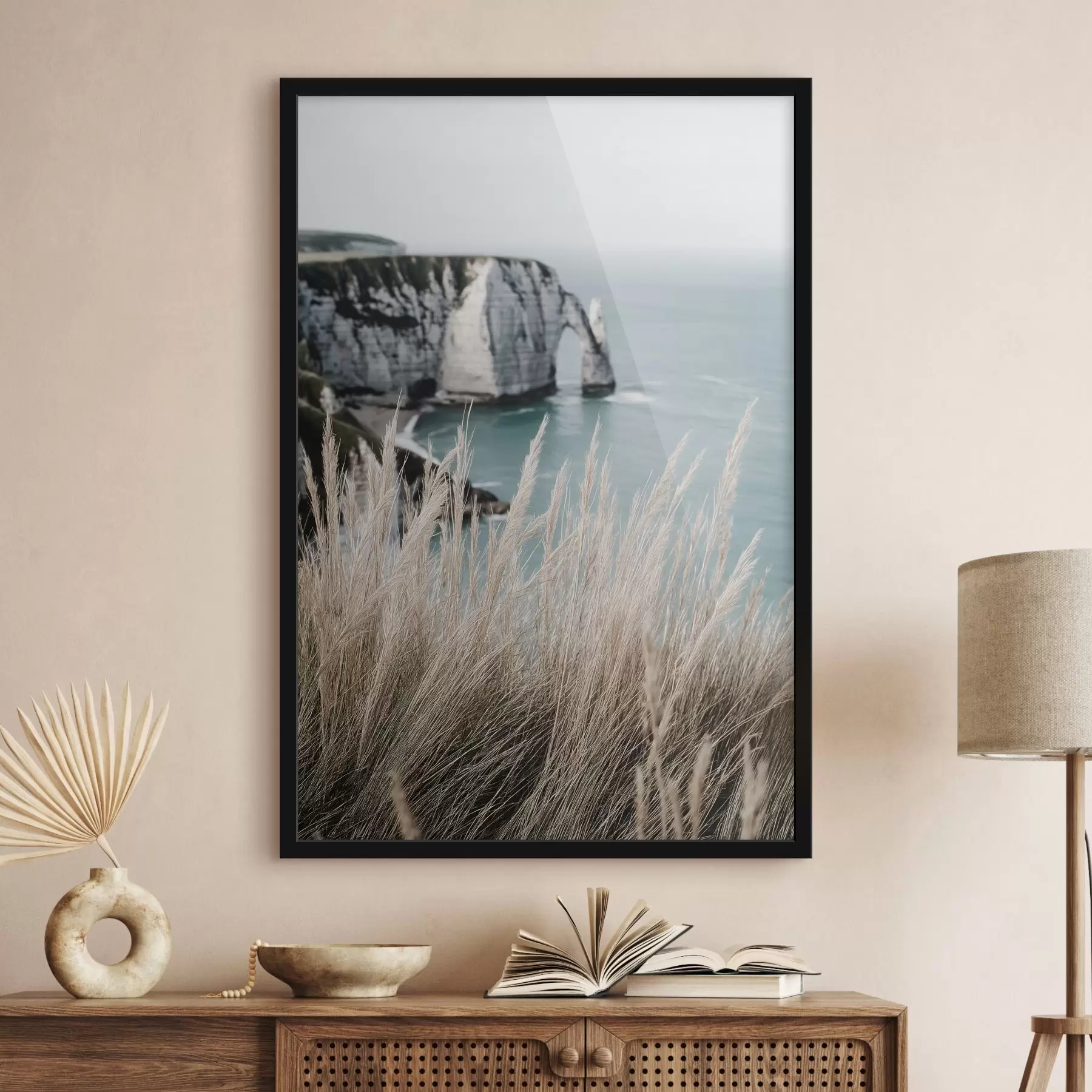 Fototapetai Jūra ir uolų arka, vaizdas per sausą žolę f46142