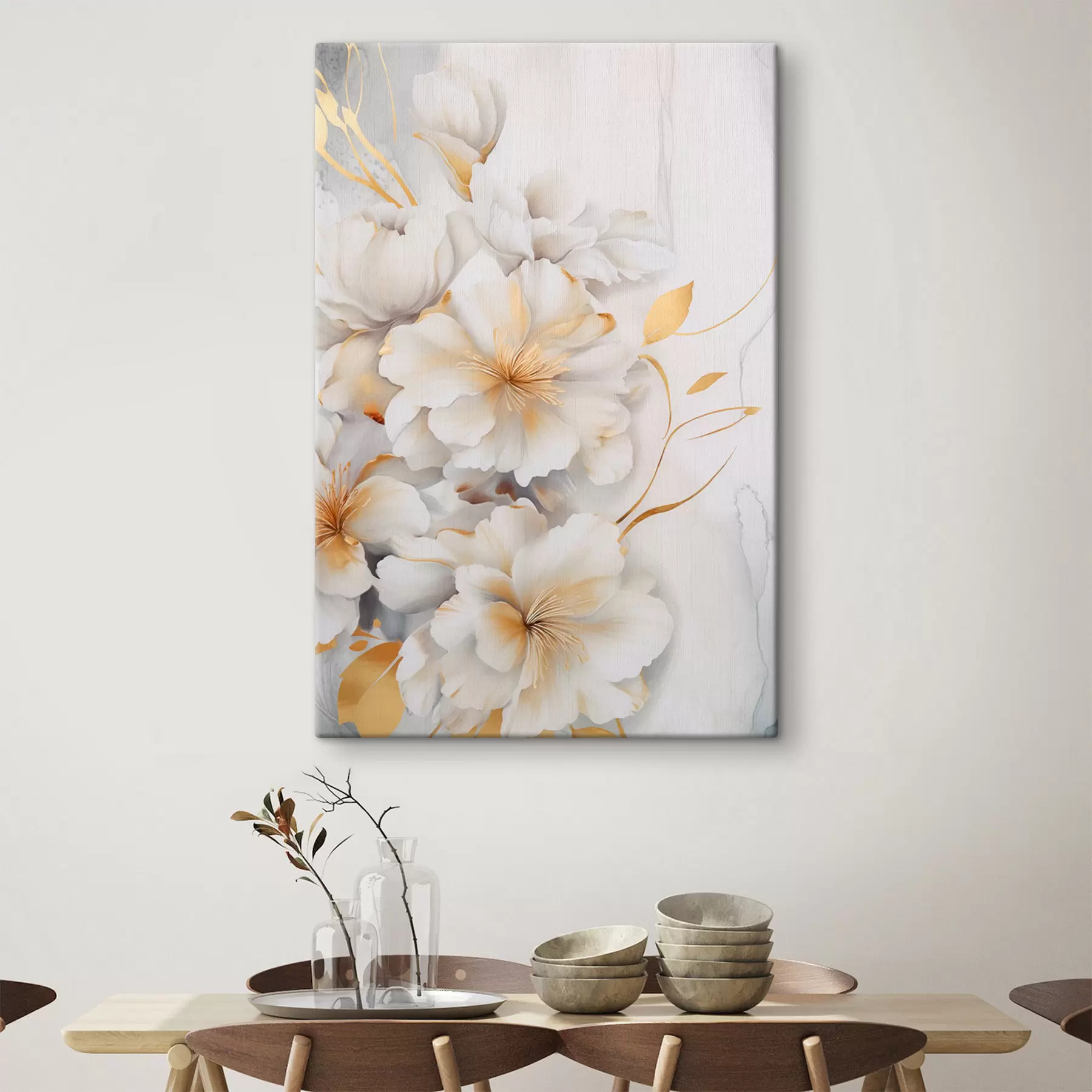 Paveikslėlis Balta gėlė su geltonomis detalėmis, žiedlapiai su subtiliais šešėliais, šviesus fonas su subtiliu marmuro efektu s46292