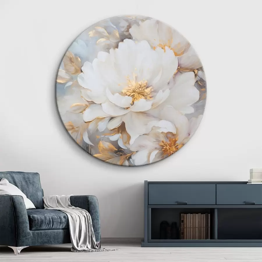 Paveikslėlis Baltais žiedais ir mėlynais lapais puošti baltieji bijūnai, švelnūs potėpiai, šviesiai mėlynas fonas, gėlių kompozicija r46271