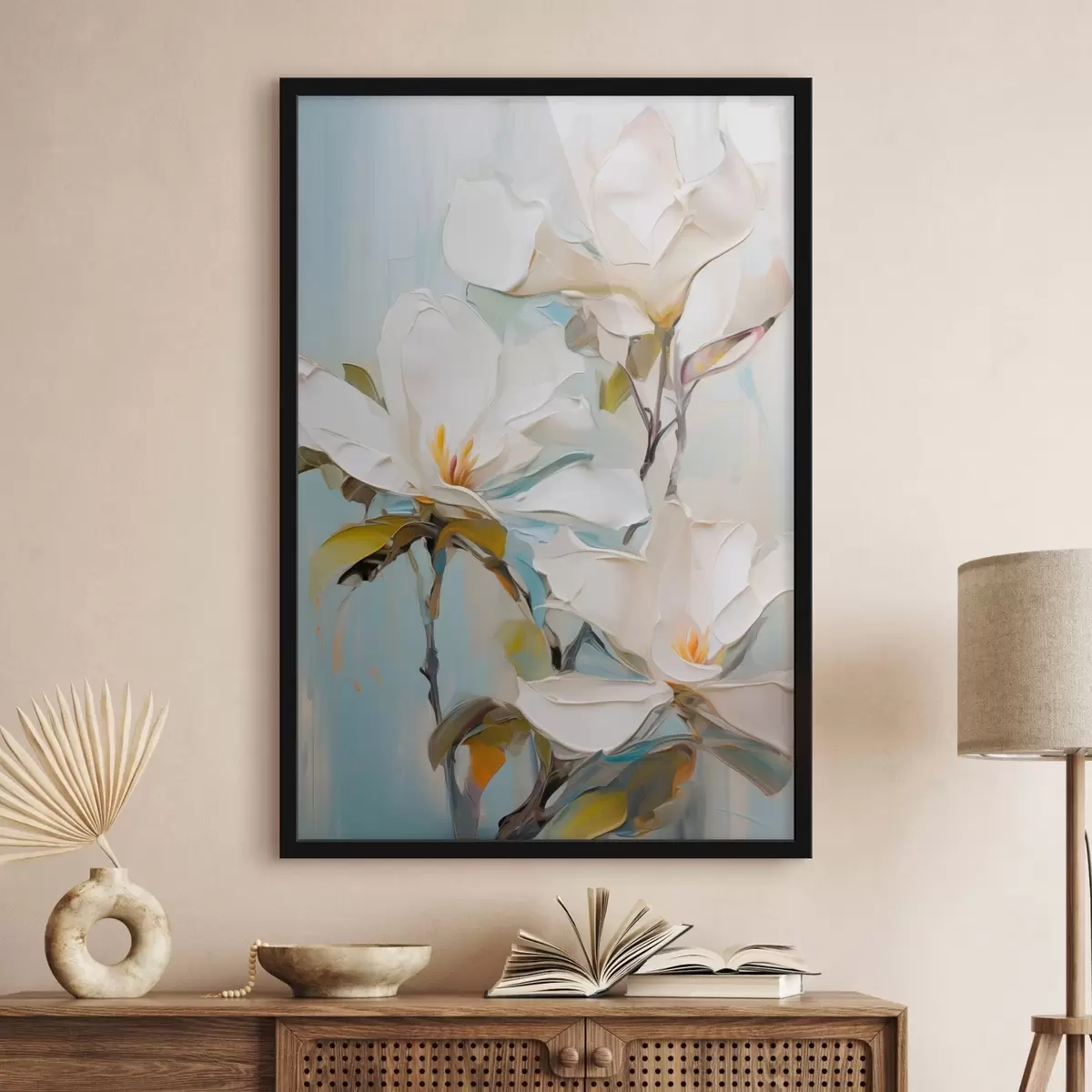 Plakatas Balta magnolija, šviesiai mėlynas fonas su švelniais teptuko potėpiais, aliejaus tapybos stilius, impasto tekstūra f46276