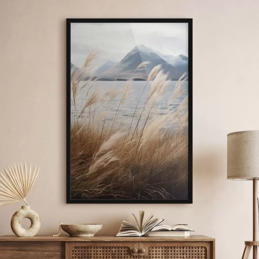 Fototapetai Pampų žolė su ežeru ir kalnais fone, švelnus apšvietimas, prislopintos spalvos, natūralistinis stilius f46283