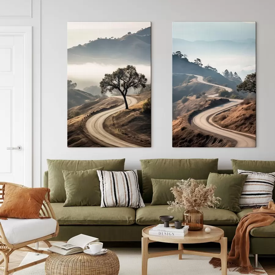 Paveikslėlis Vingiuotas kelias per kalvotą kraštovaizdį su sausa žole po giedru dangumi ir toli matomomis kalnų viršūnėmis. m00887