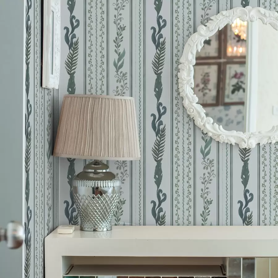 Fototapetai Juostos su šakomis ir garbanomis ant vėsaus šviesiai mėlyno fono a00823v1