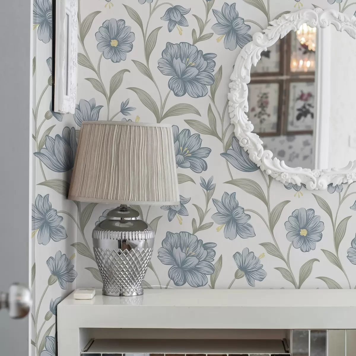 Tapetai Dulkėti mėlyni žiedai su alyvuogių lapais ant balto fono a00780