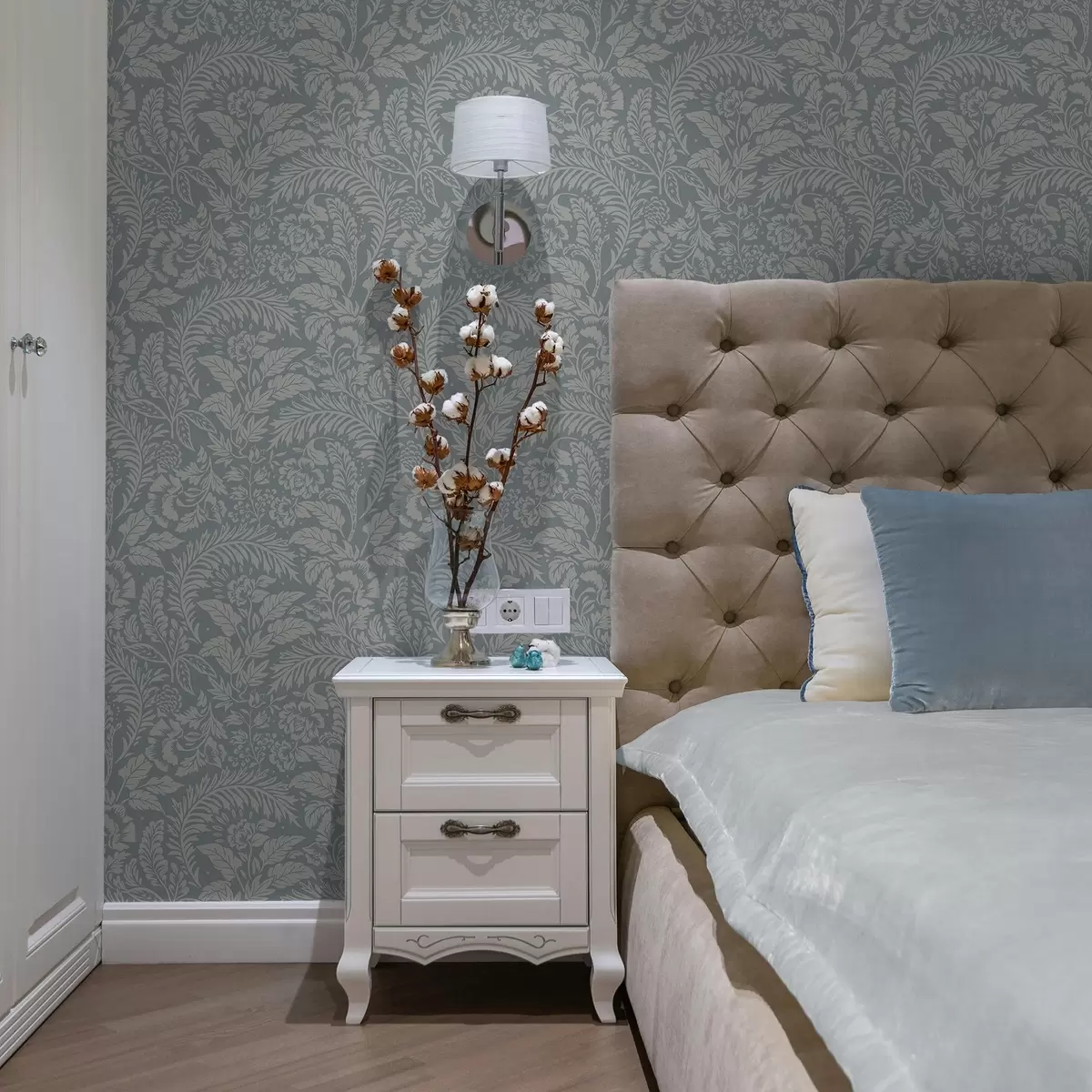 Fototapetai Monochrominis gėlių raštas ant pilkai mėlyno fono a00859