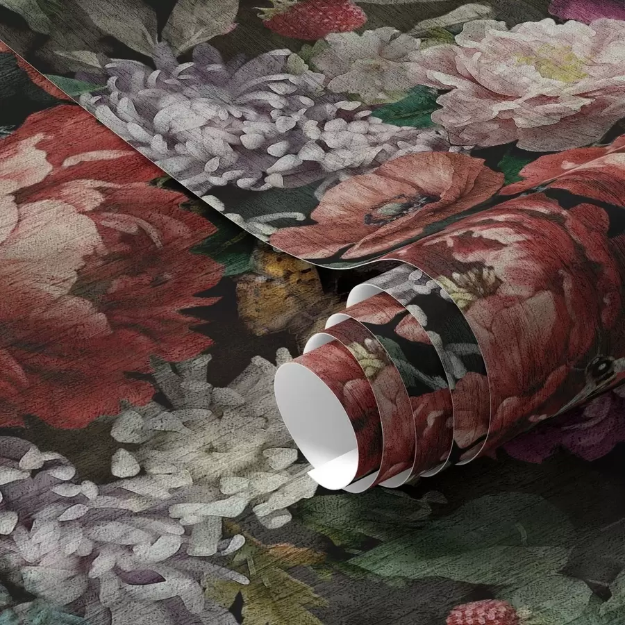 Fototapetai Tamsiai dramatiškos bijūnės, uogos ir drugelis ant juodo fono a00862