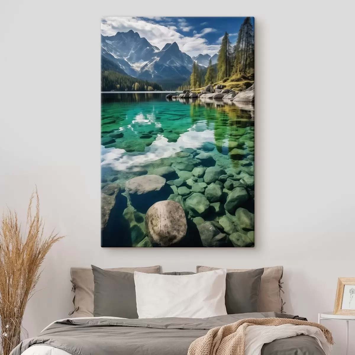 Paveikslėlis Smaragdo spalvos kalnų ežeras su uolomis apačioje ir aukštomis viršūnėmis s46515