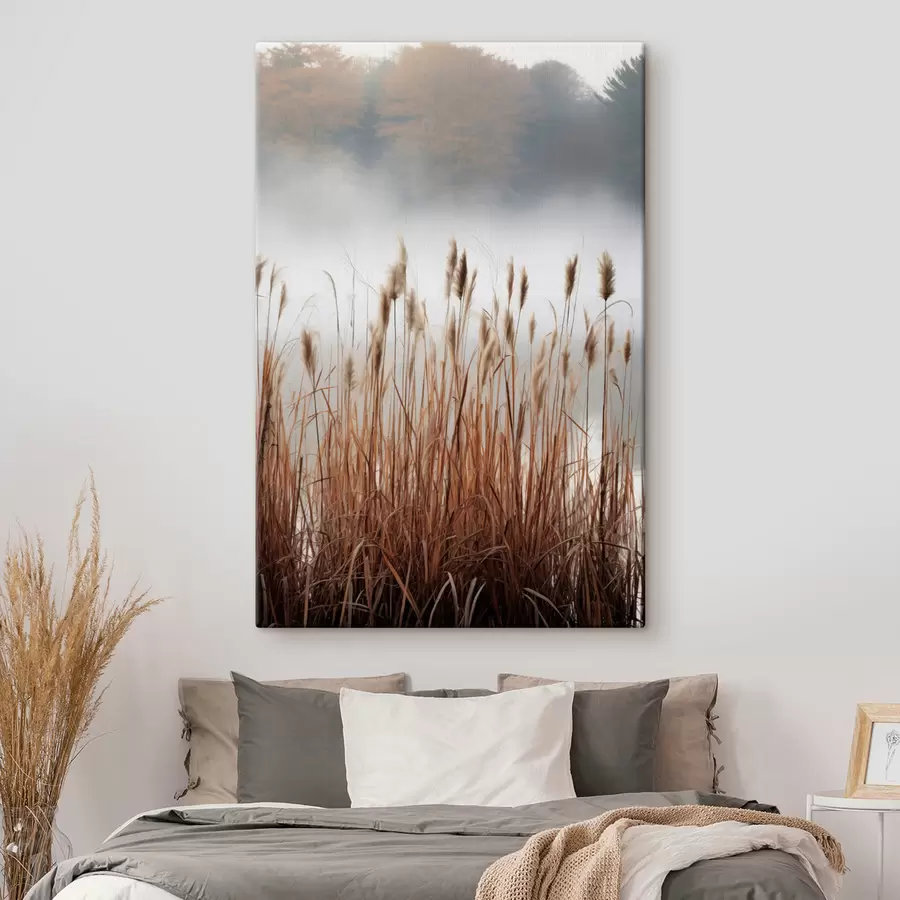 Paveikslėlis Aukšti nendrės, augančios vandens telkinyje, vanduo atspindi nendres, rūko apgaubtas fonas, švelni šviesa, gamtos vaizdas s46696