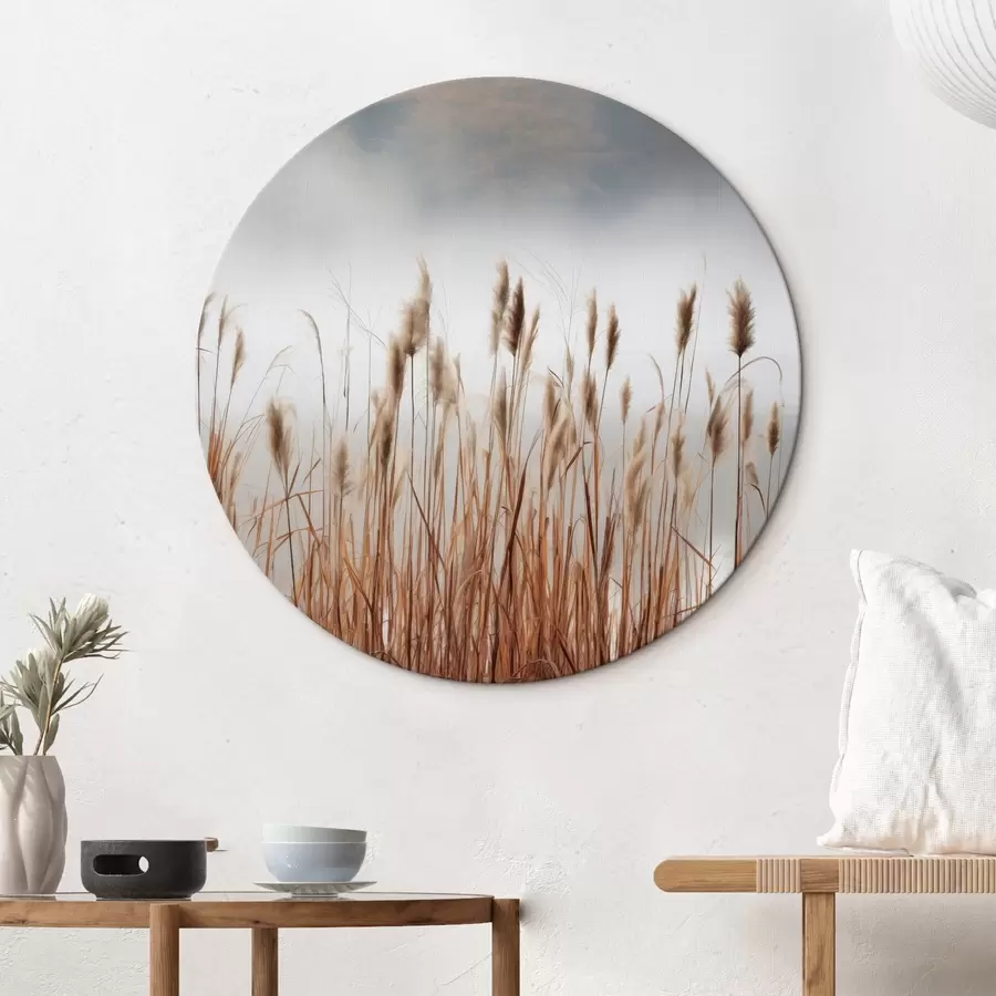 Paveikslėlis Aukšti nendrės, augančios vandens telkinyje, vanduo atspindi nendres, rūko apgaubtas fonas, švelni šviesa, gamtos vaizdas r46696