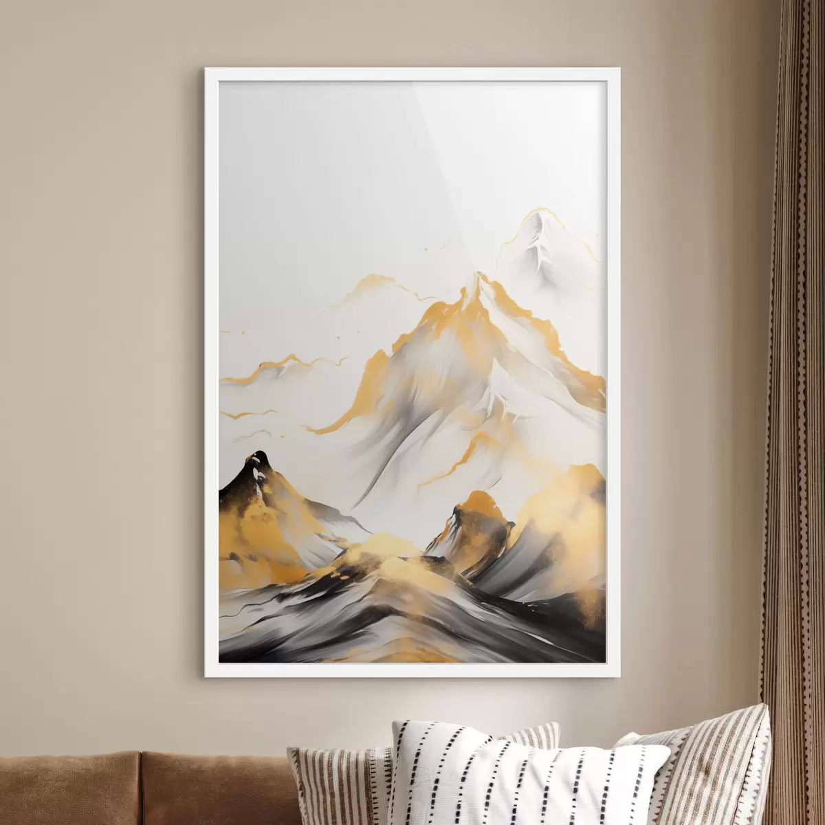 Plakatas Tekstūruotos geltonos ir juodos kalvos su snieguotomis viršūnėmis, tapybos stilius „ink wash“, minimalistinis kalnų masyvas f46683