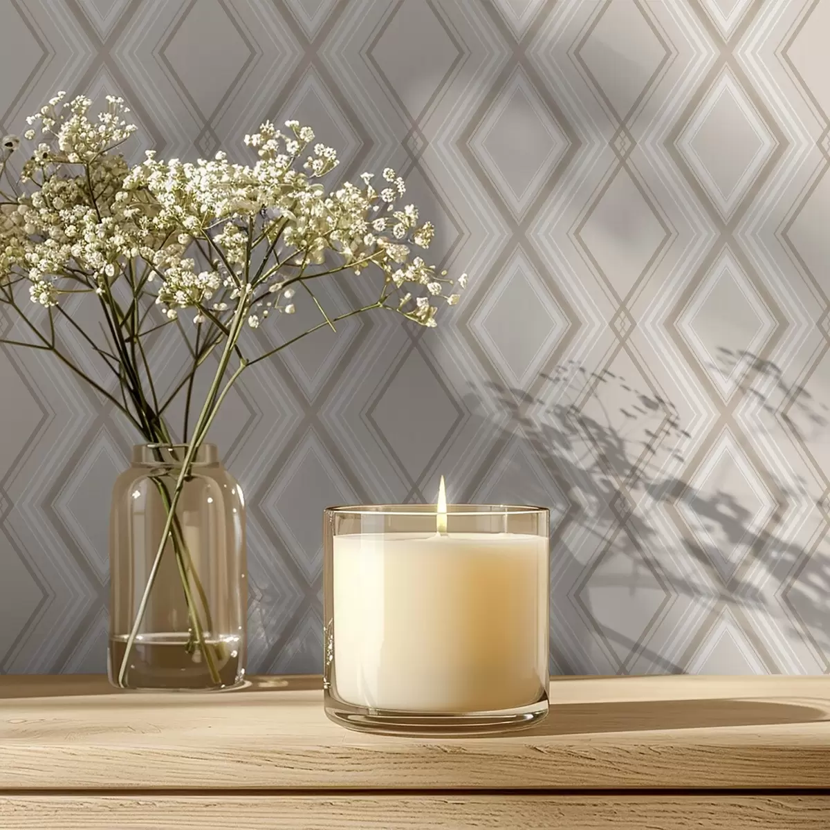 Tapetai Šviesiai smėlio spalvos fonas su daugiasluoksniu rombo formos tinkleliu a00975v2