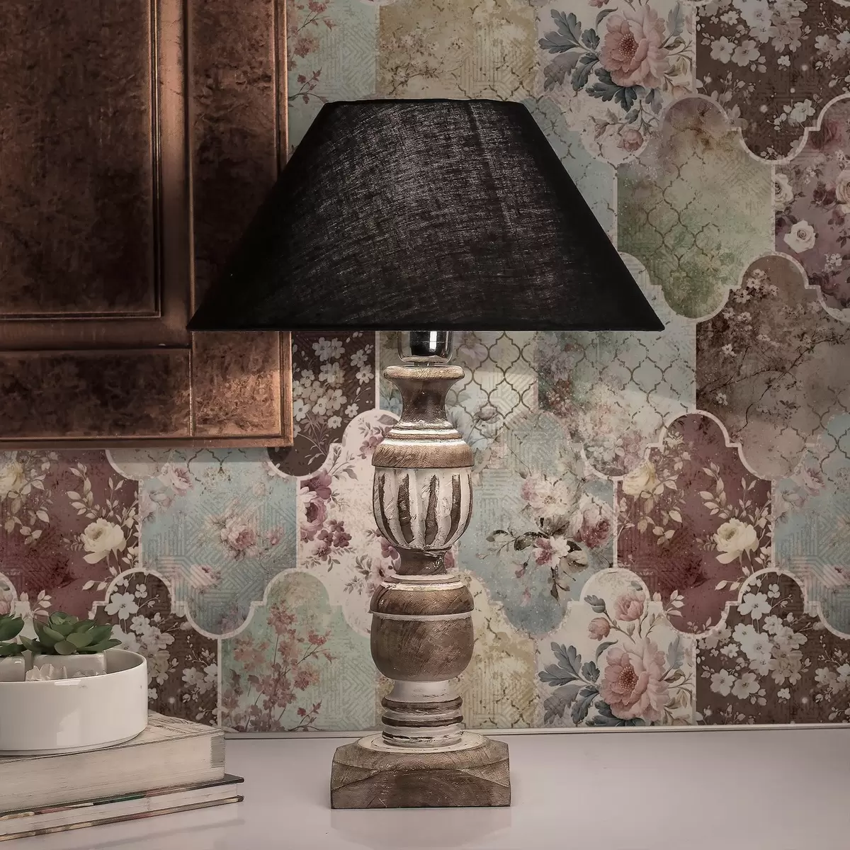 Tapetai Gėlių panelės ir nusidėvėjusios raštuotos plytelės a01038