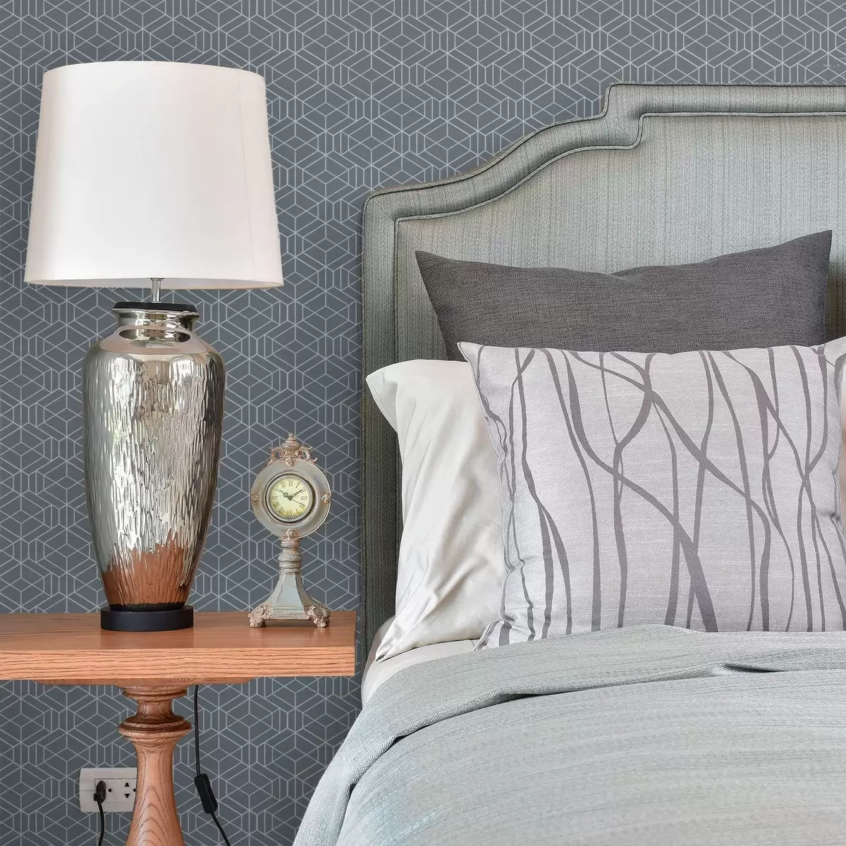 Tapetai Pilkas fonas su baltais trimačiais kubais tinklelyje a01067v2