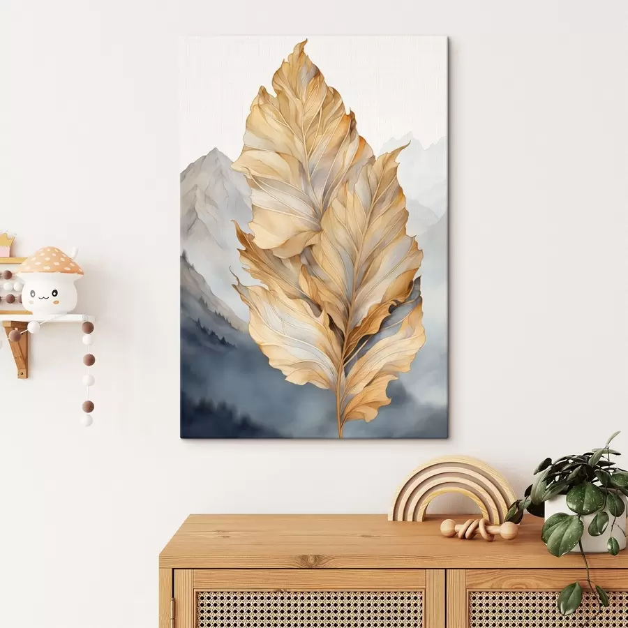 Paveikslėlis Abstrakčios didelės, geltonos ir rudos spalvos lapai su sudėtingais detalėmis, kalnų peizažo fone s47022