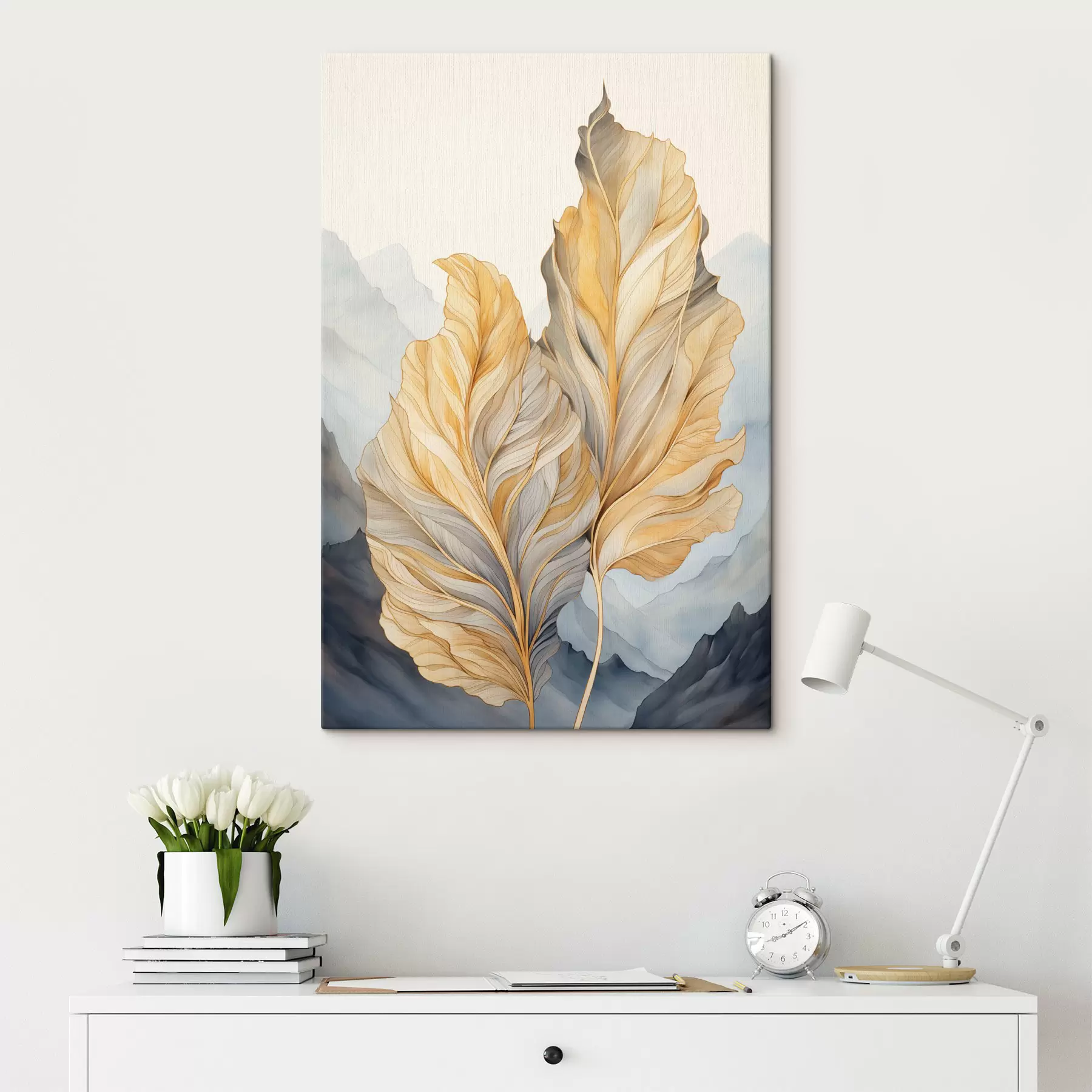 Paveikslėlis Abstrakčios didelės, geltonos ir rudos spalvos lapai su sudėtingais detalėmis, kalnų peizažo fone s47023