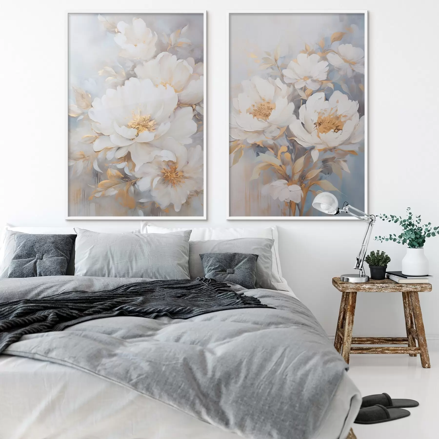 Fototapetai Baltais žiedais ir geltonomis šerdimis bei lapais puotos, švelnūs potėpiai, šviesiai mėlynas fonas, gėlių kompozicija d00878