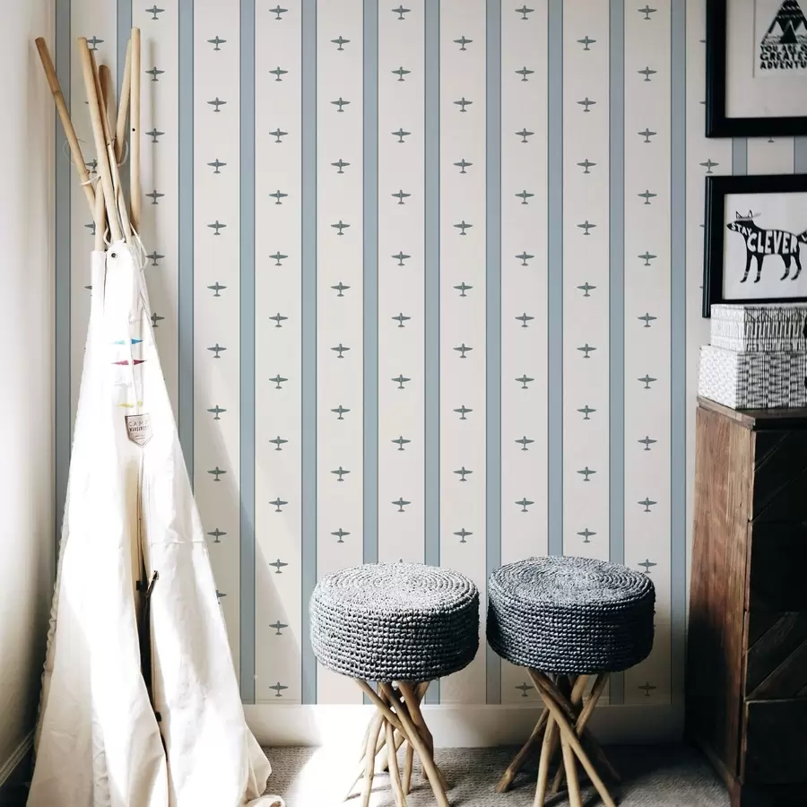 Fototapetai Maži lėktuvėliai su juostelėmis mėlyname fone a01171