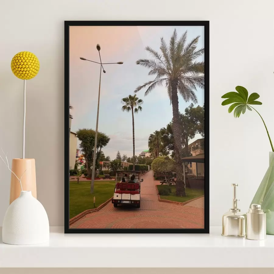 Fototapetai Kurorto takas su palmėmis ir elektriniu vežimėliu f49695