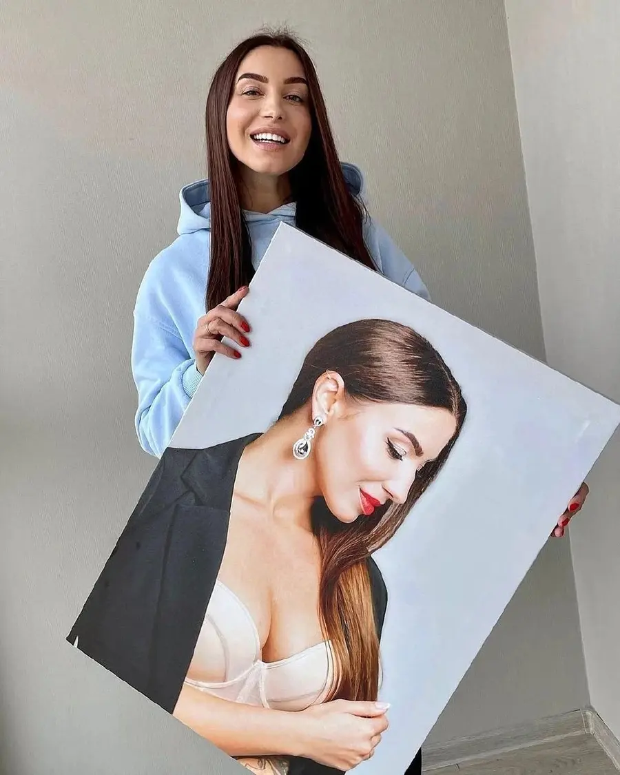 Paveikslėlis Oda, petys ir šypsena s31863