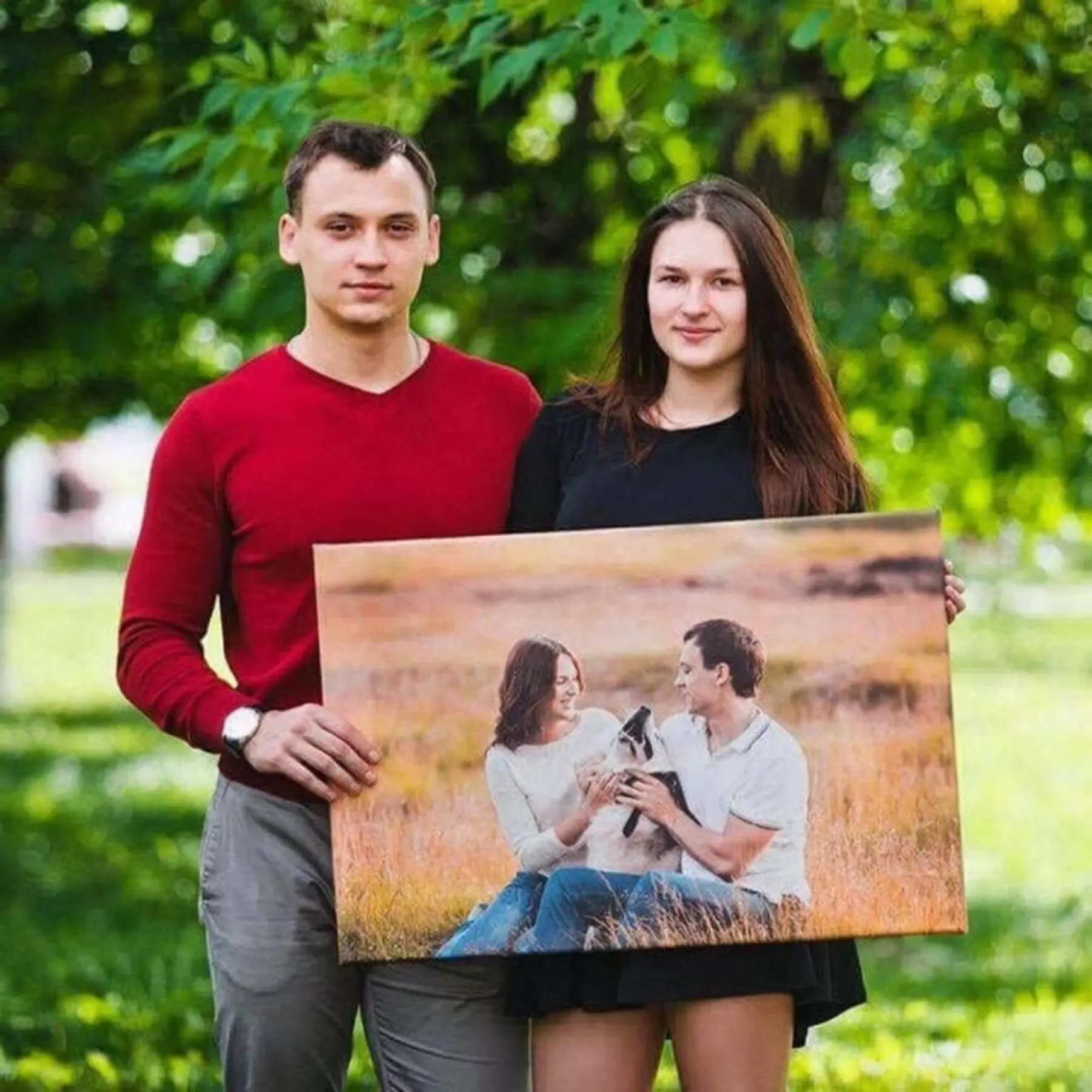 Paveikslėlis Nuotrauka, veido išraiška ir žalia spalva s34691
