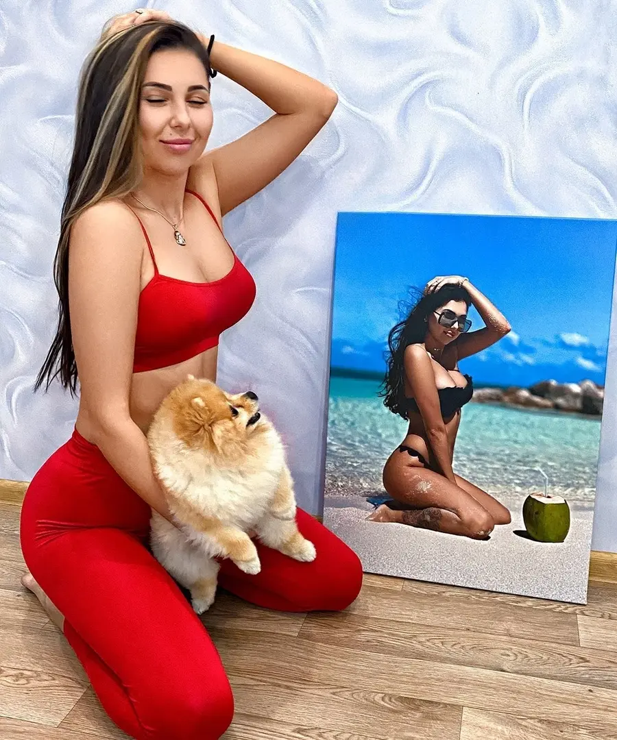 Paveikslėlis Katė, koja ir šypsena s34697