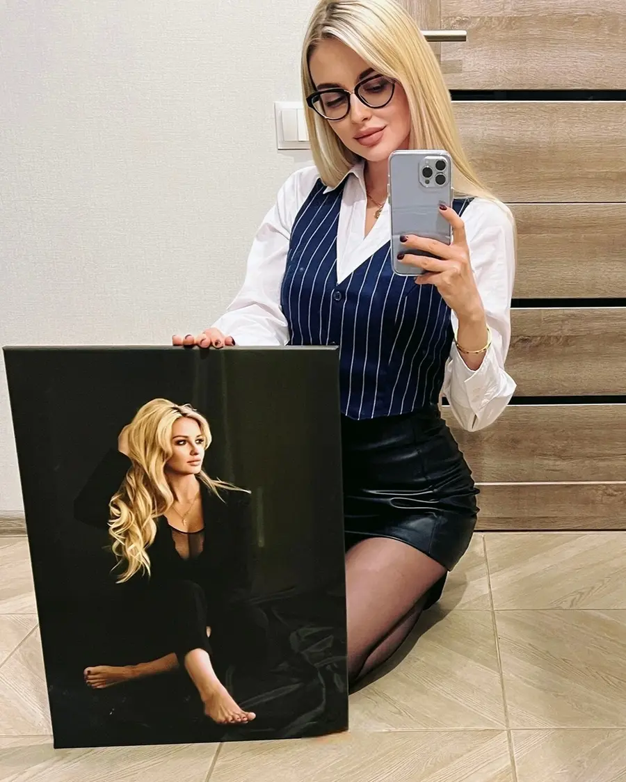 Paveikslėlis Sąnarys, akiniai ir šukuosena s34712
